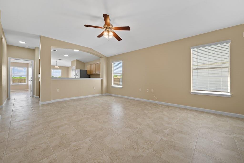 6317 Vida Nueva Ave, Del Valle, TX 78617