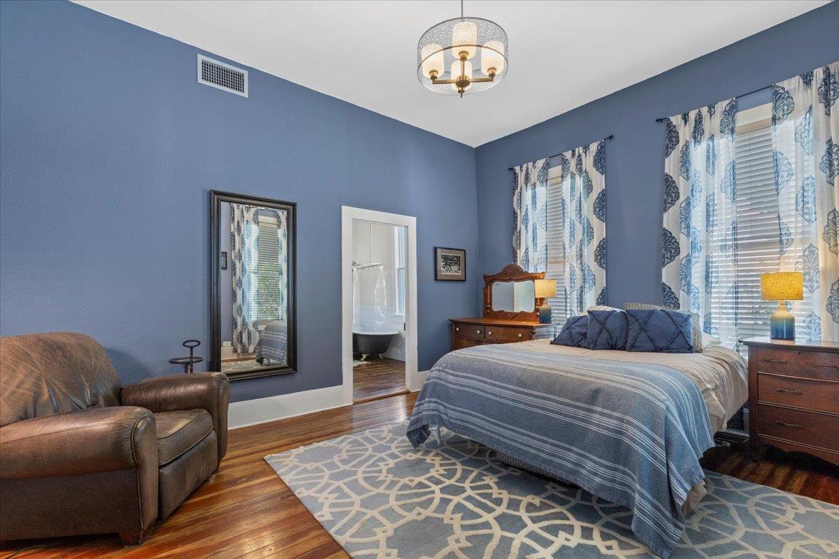 503A Wilkes St, Smithville, TX 78957