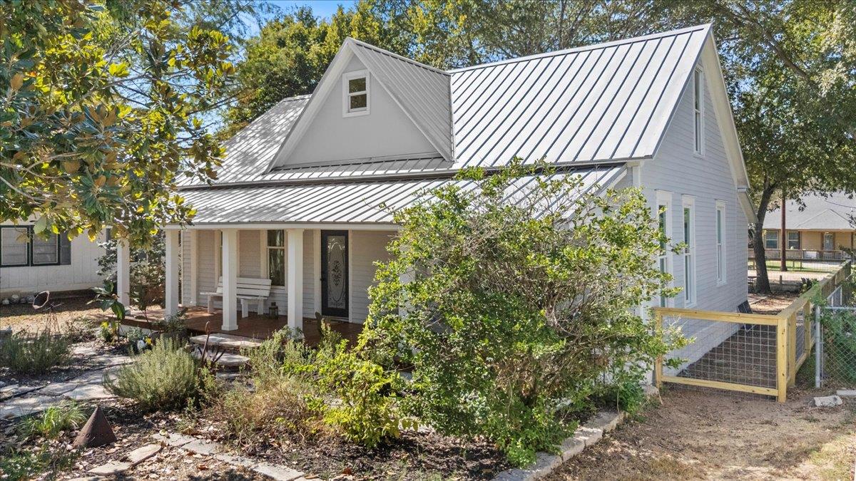 503A Wilkes St, Smithville, TX 78957