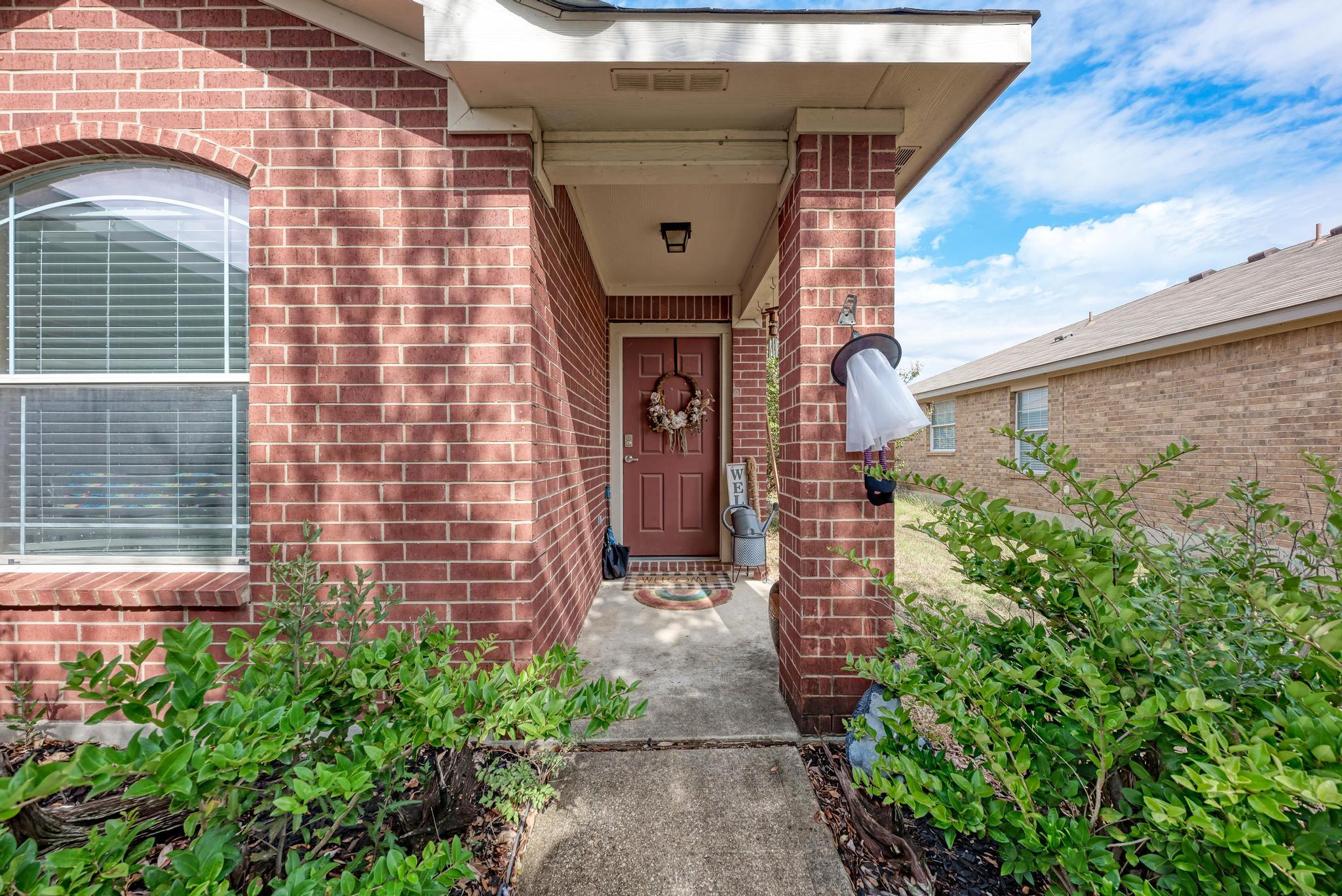 921 Dexter Dr S, Leander, TX 78641