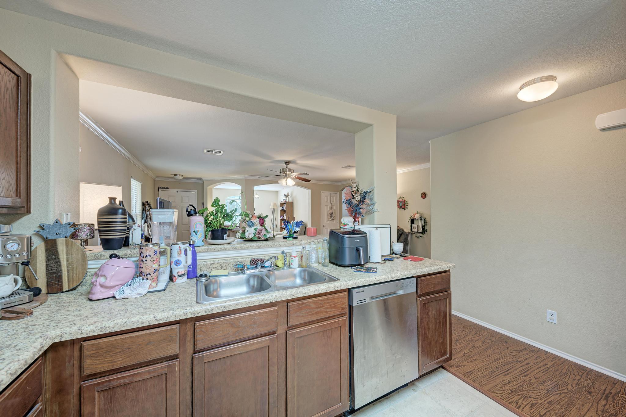 921 Dexter Dr S, Leander, TX 78641