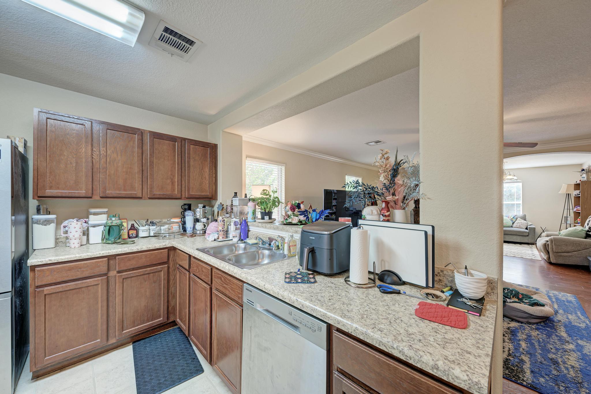 921 Dexter Dr S, Leander, TX 78641