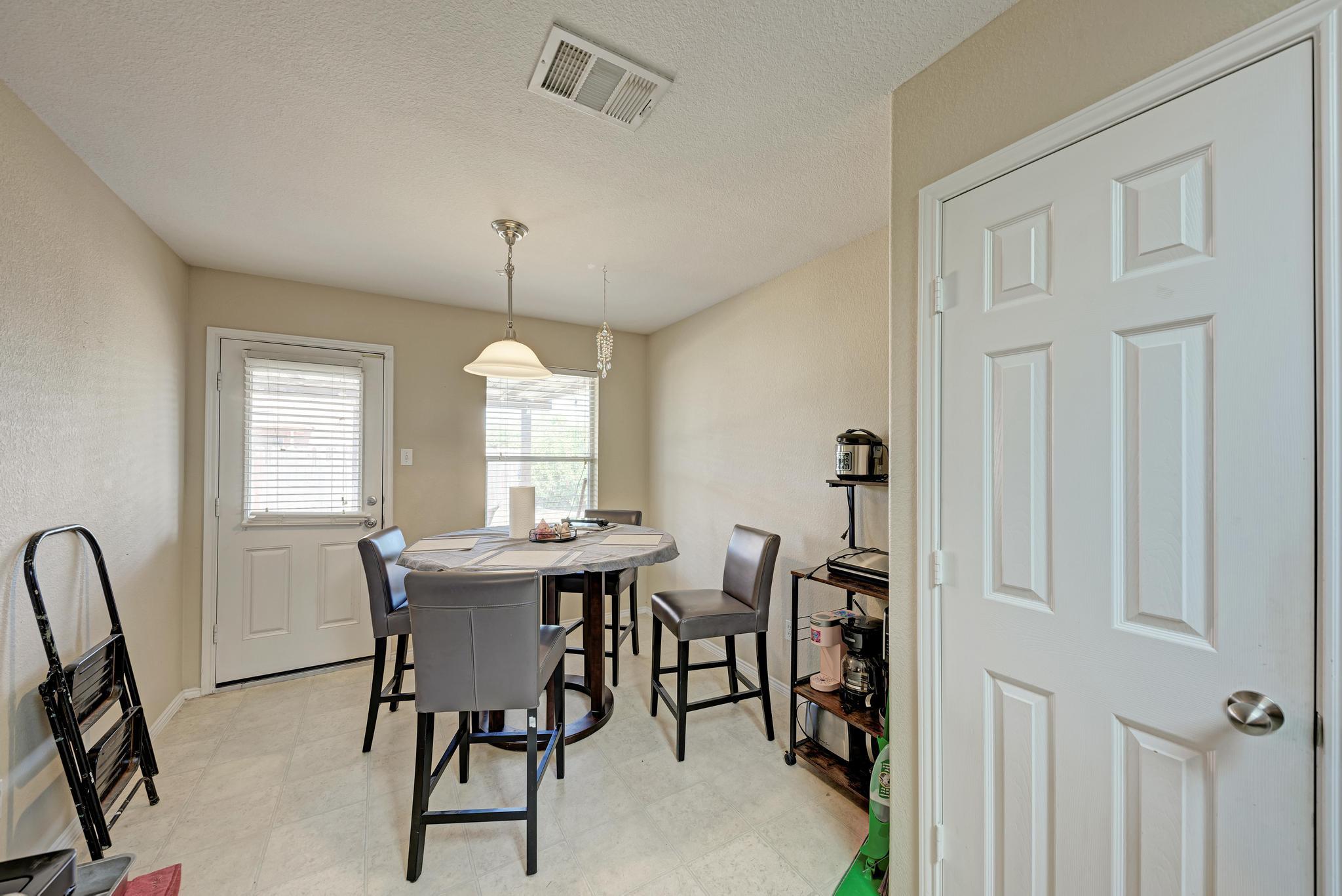 921 Dexter Dr S, Leander, TX 78641