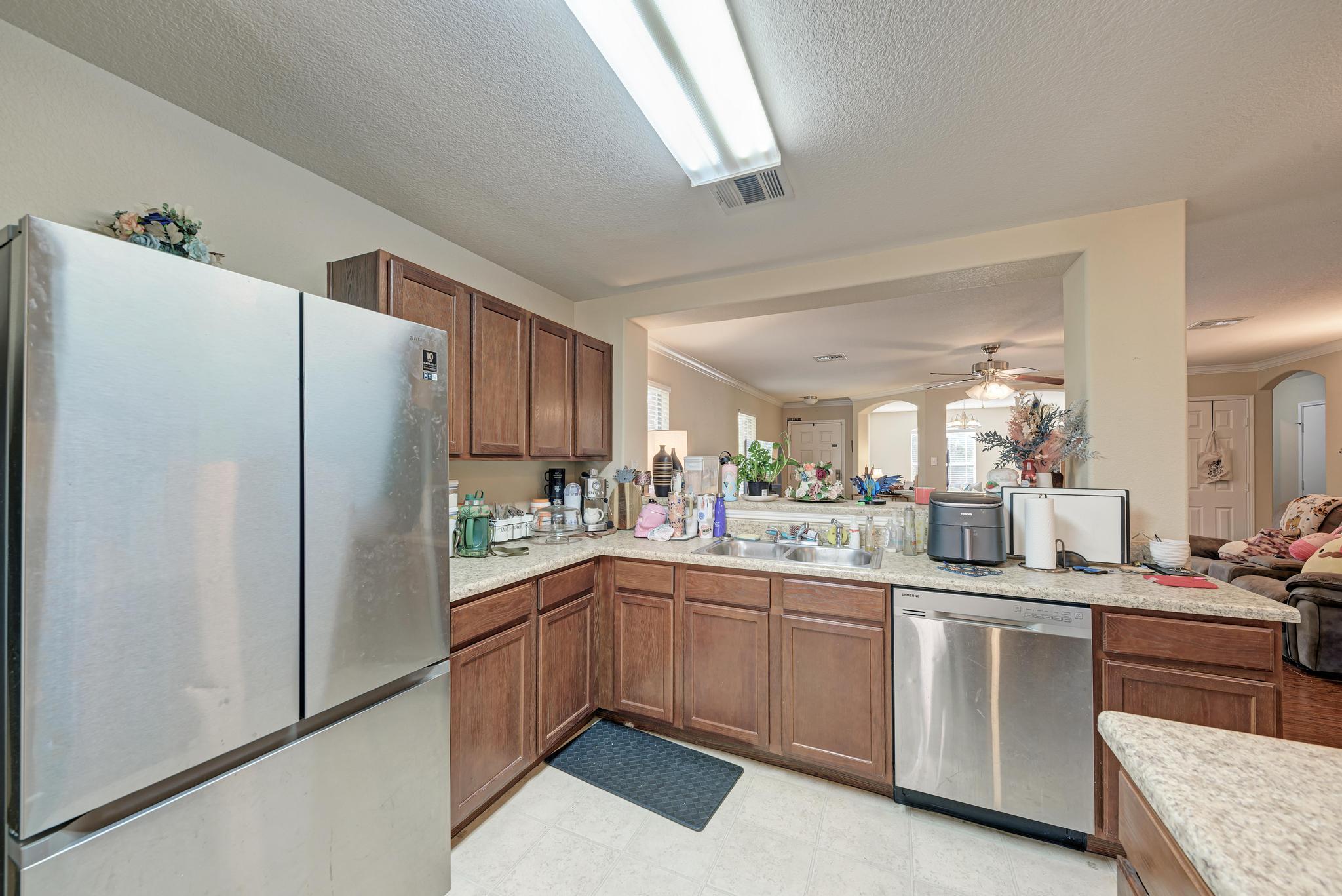 921 Dexter Dr S, Leander, TX 78641