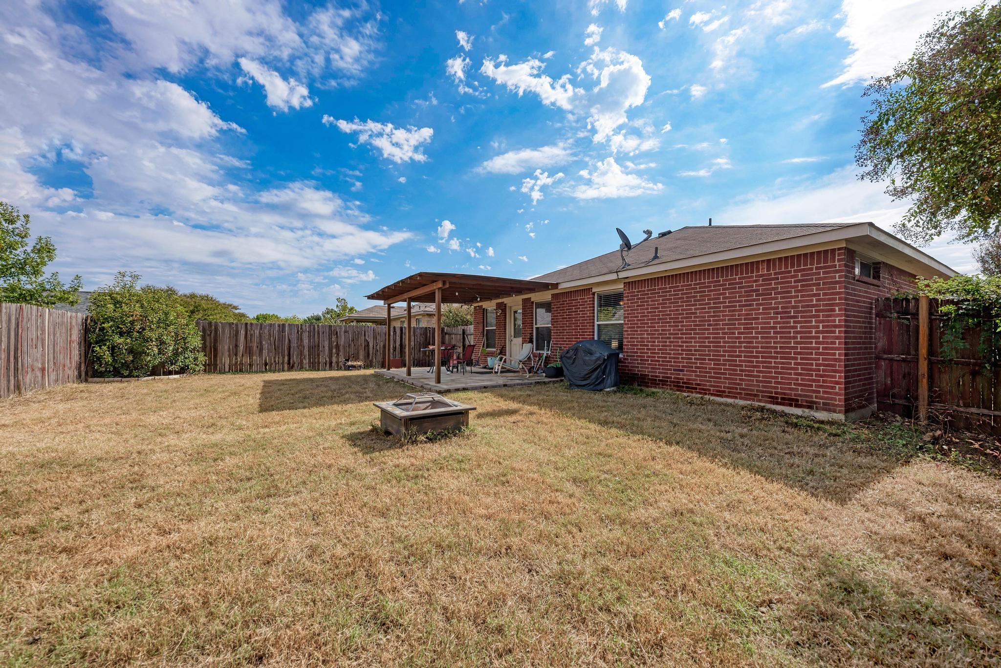 921 Dexter Dr S, Leander, TX 78641