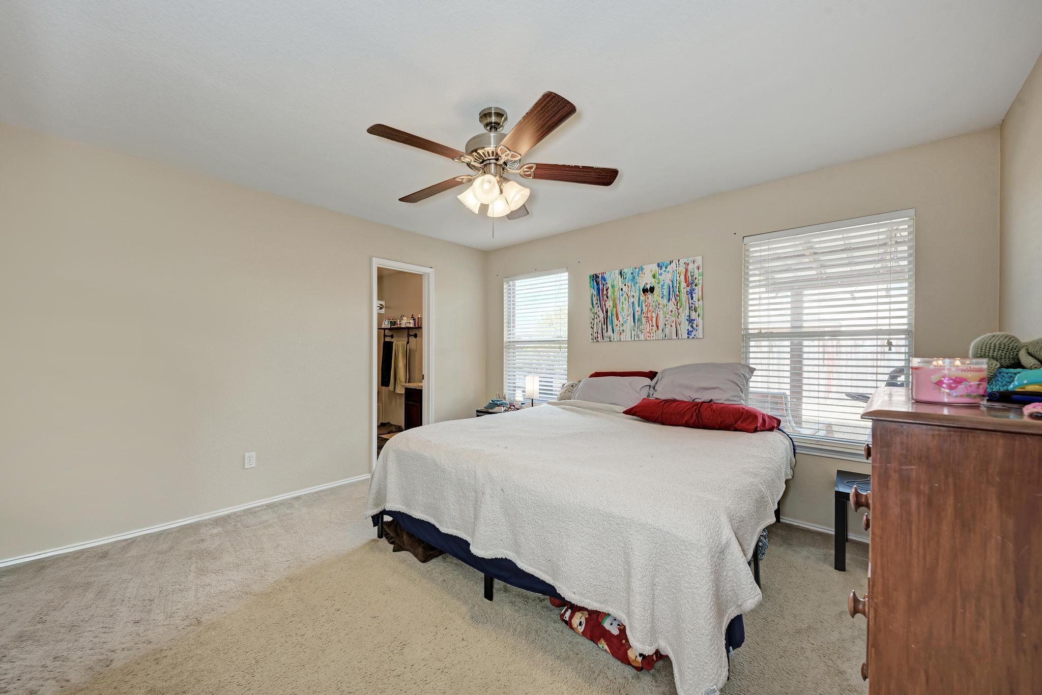 921 Dexter Dr S, Leander, TX 78641