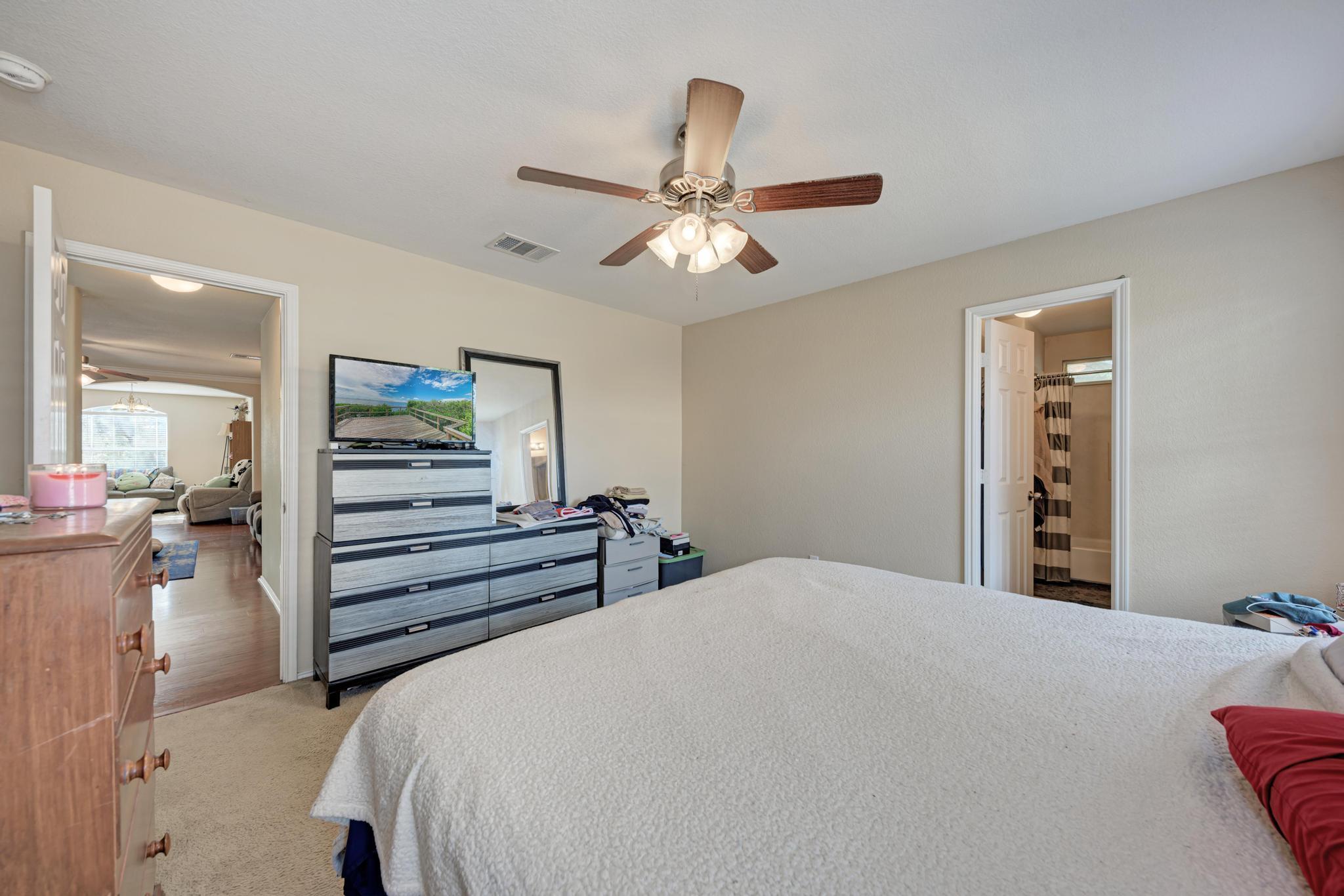 921 Dexter Dr S, Leander, TX 78641