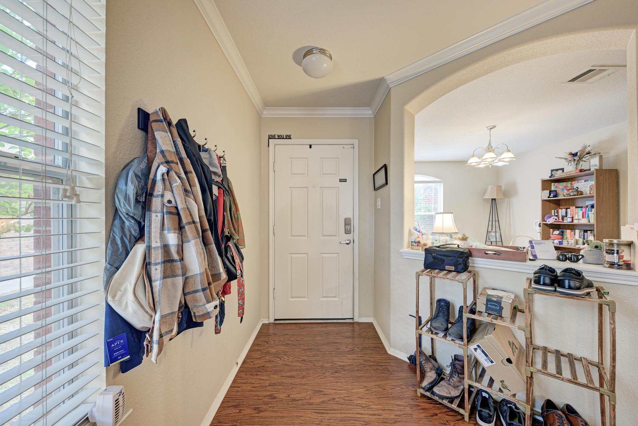 921 Dexter Dr S, Leander, TX 78641