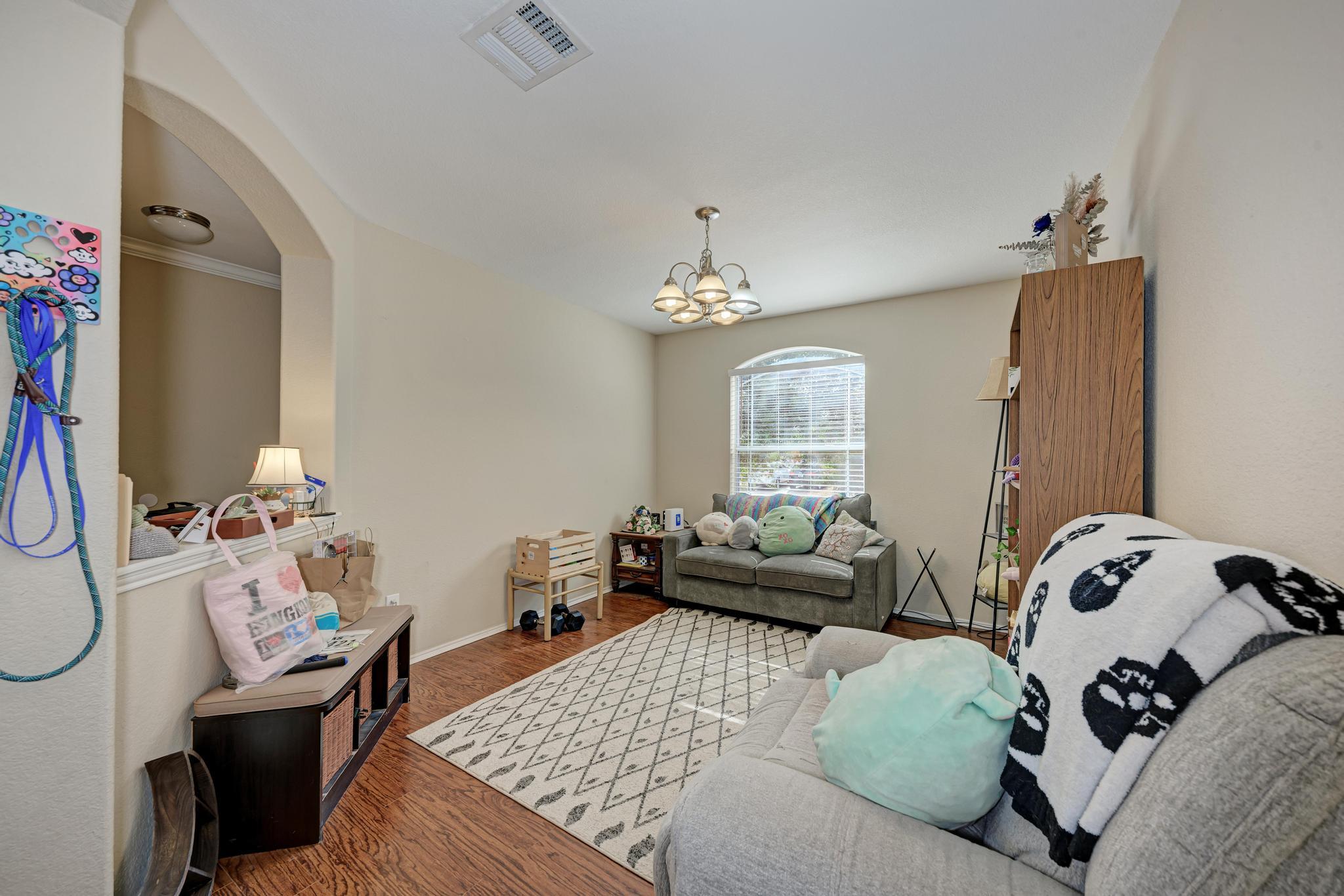 921 Dexter Dr S, Leander, TX 78641