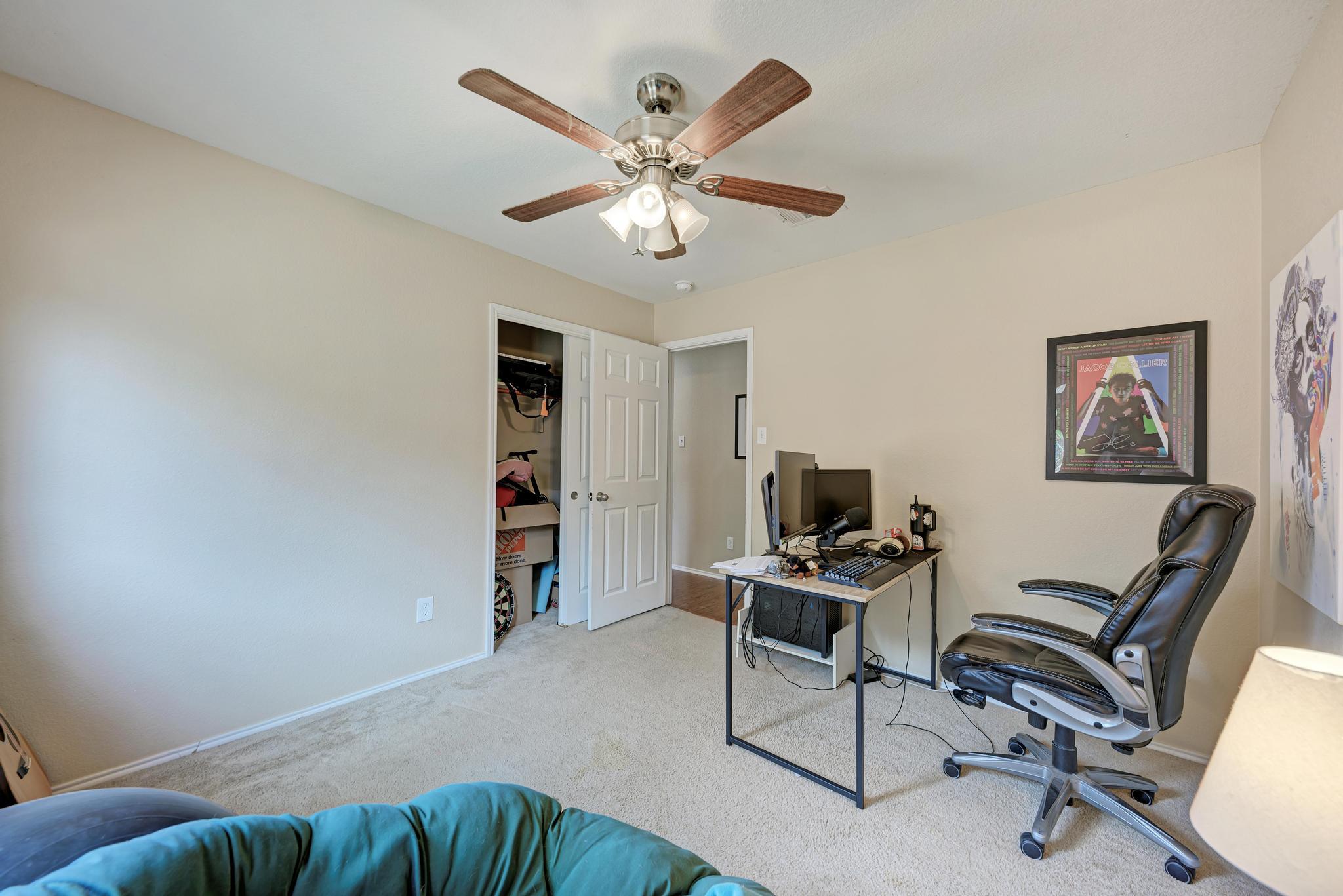 921 Dexter Dr S, Leander, TX 78641