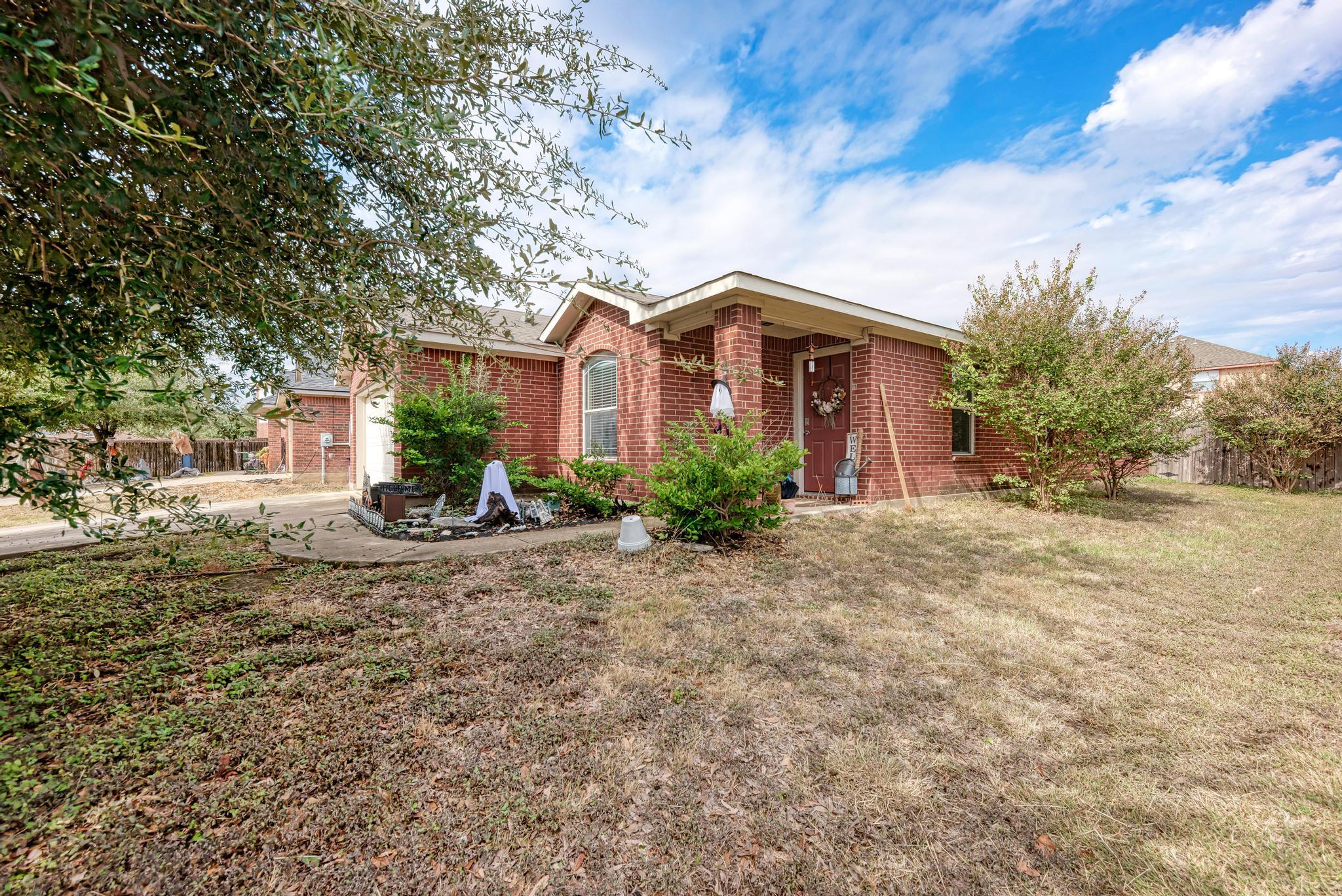 921 Dexter Dr S, Leander, TX 78641