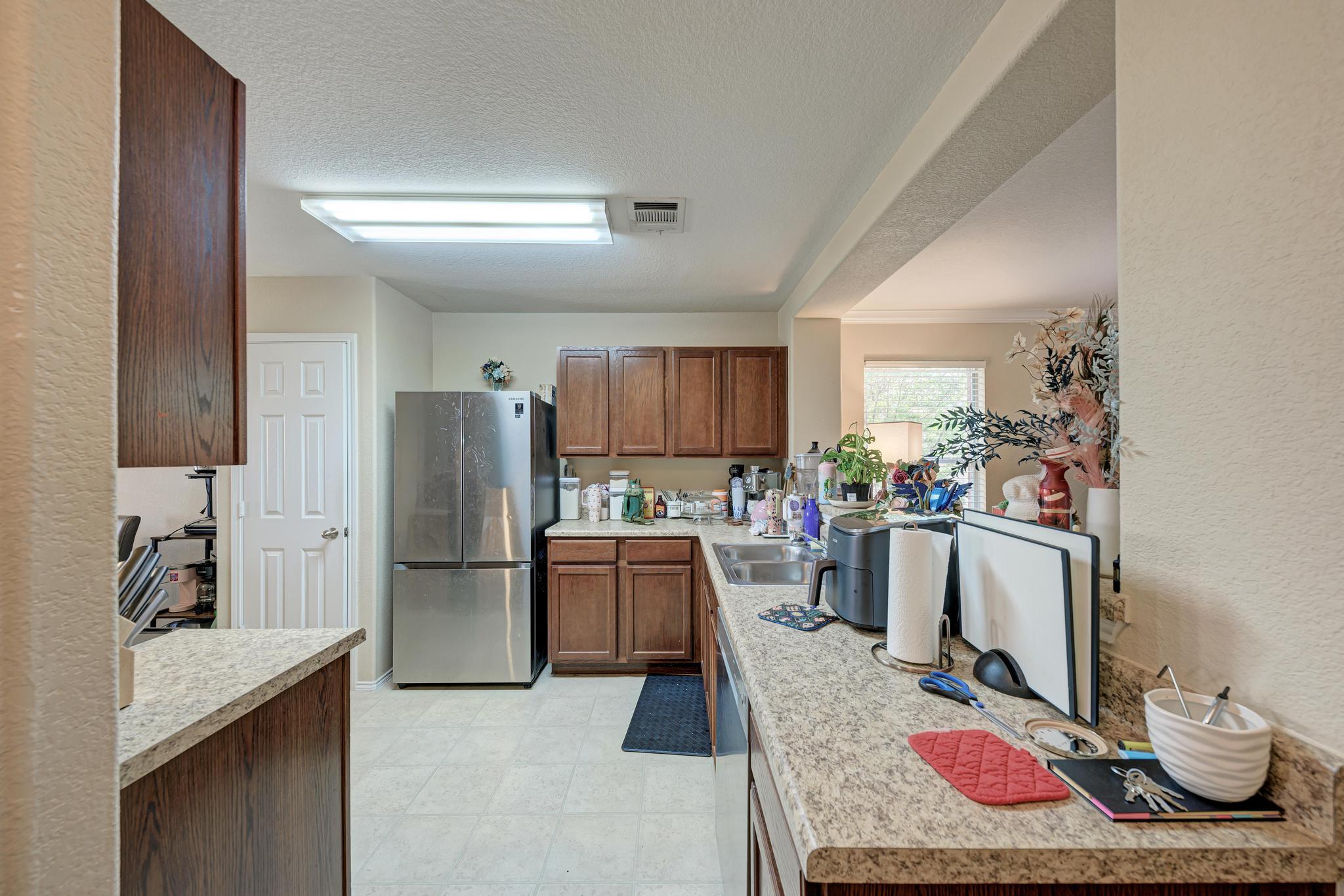 921 Dexter Dr S, Leander, TX 78641