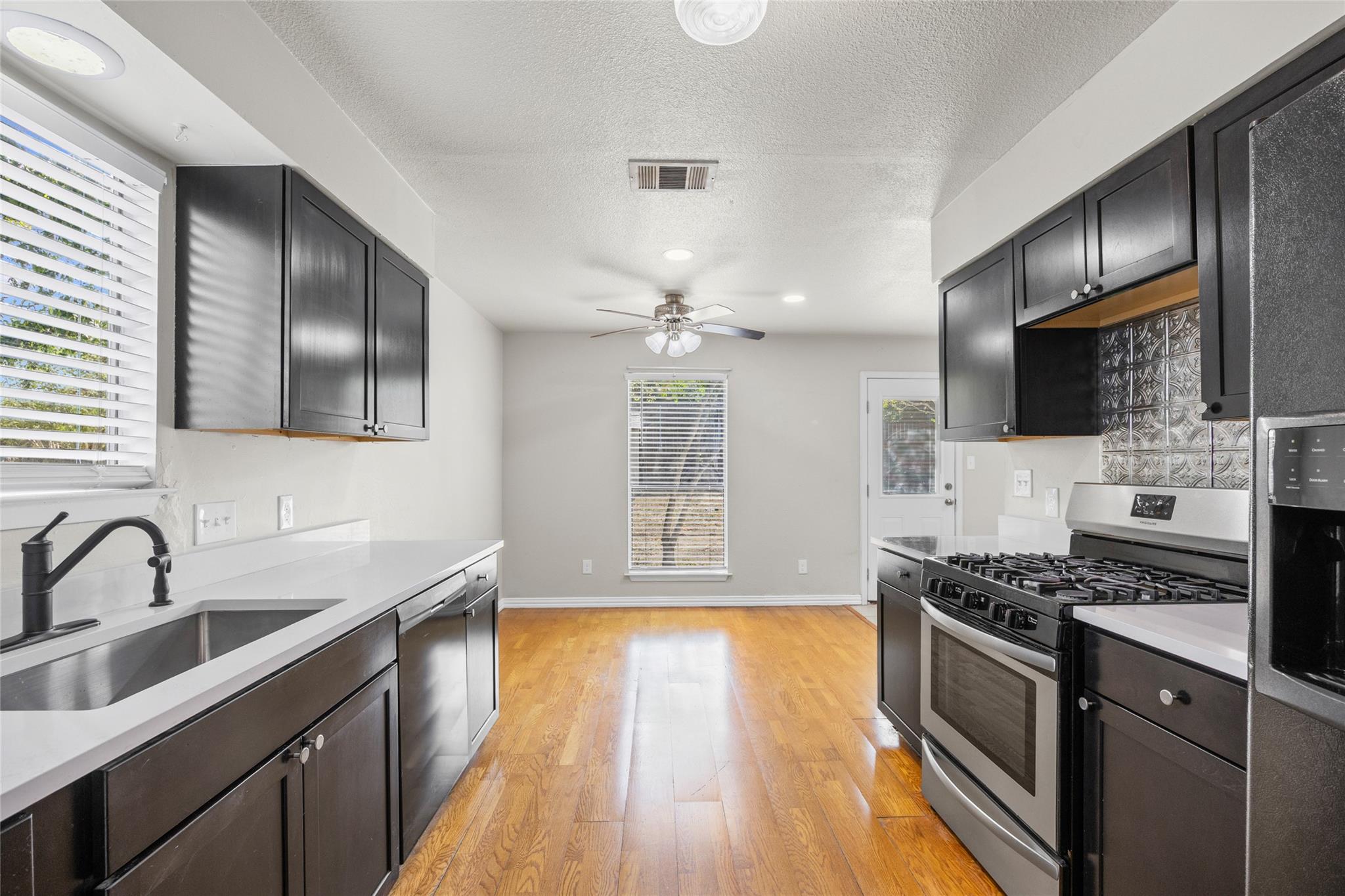 1919 Castle Gate Cir, San Marcos, TX 78666