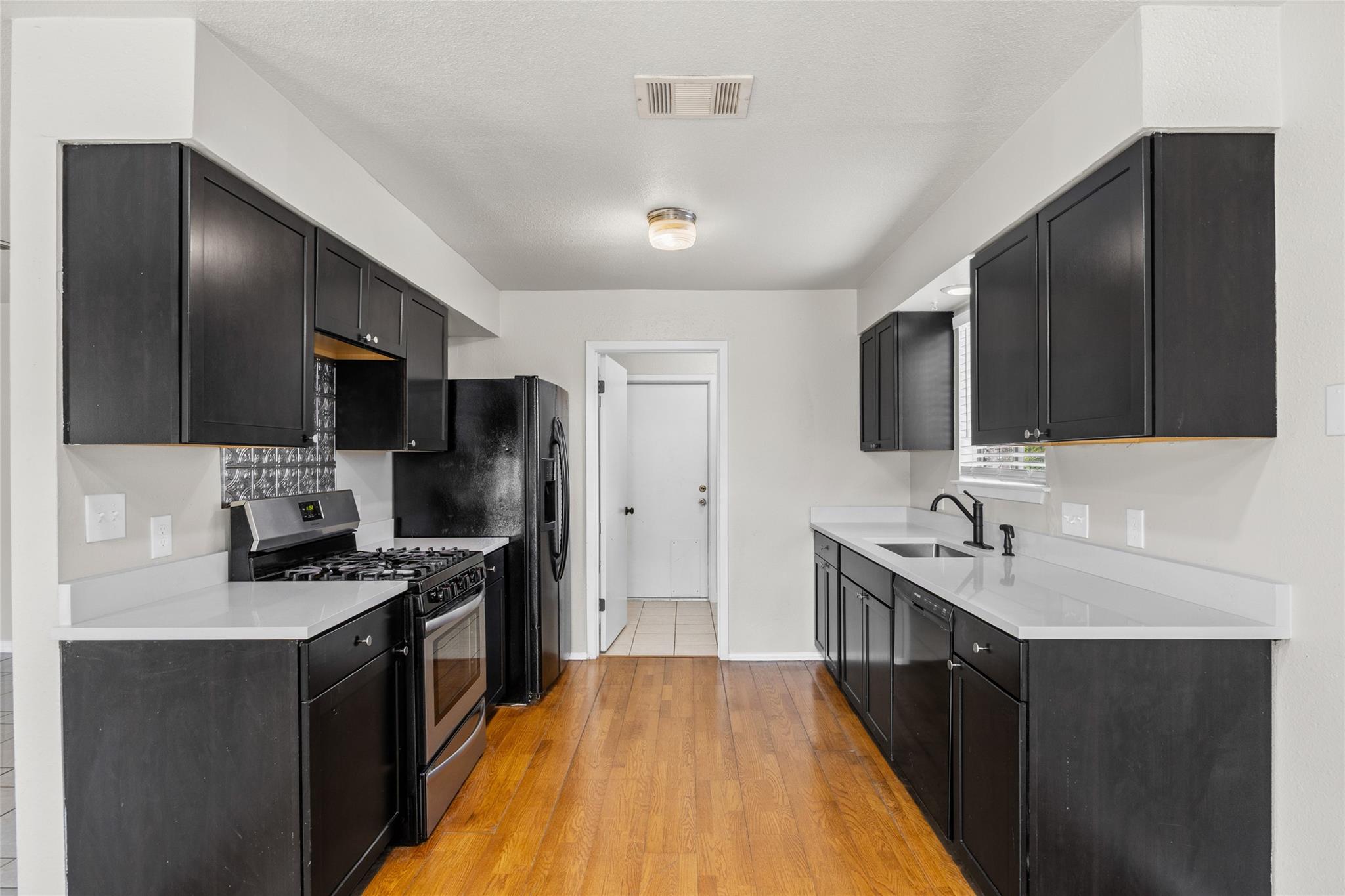 1919 Castle Gate Cir, San Marcos, TX 78666