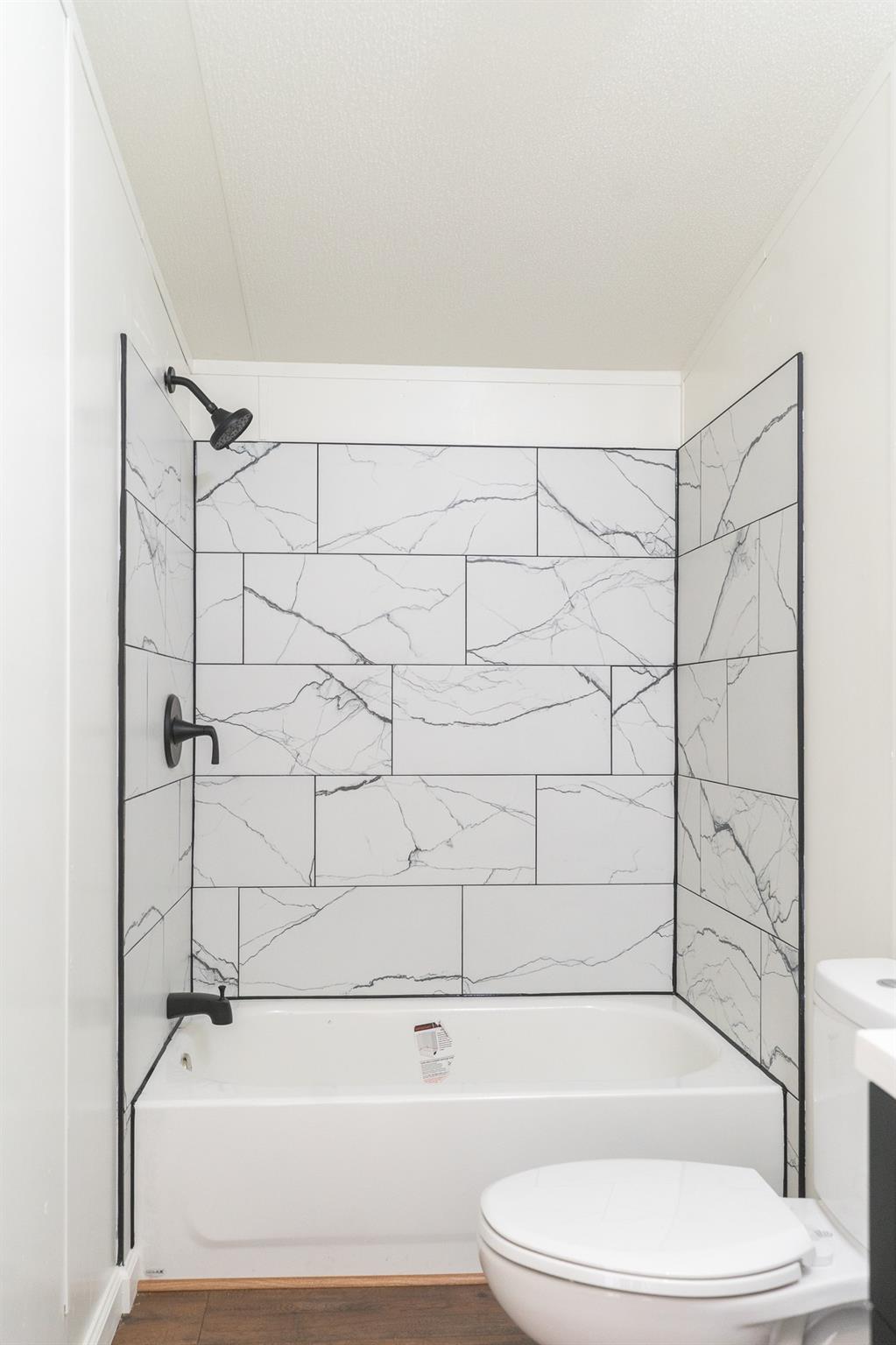 404 S Mill St, Flatonia, TX 78941