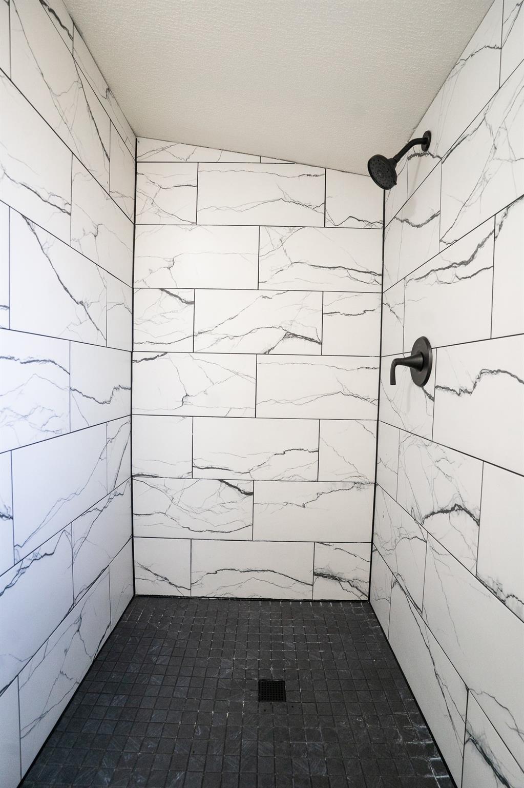 404 S Mill St, Flatonia, TX 78941