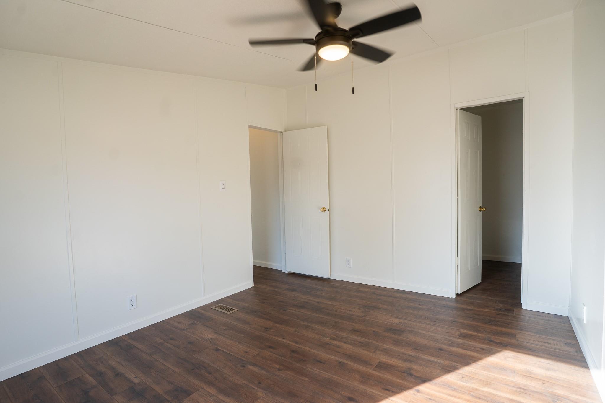 404 S Mill St, Flatonia, TX 78941