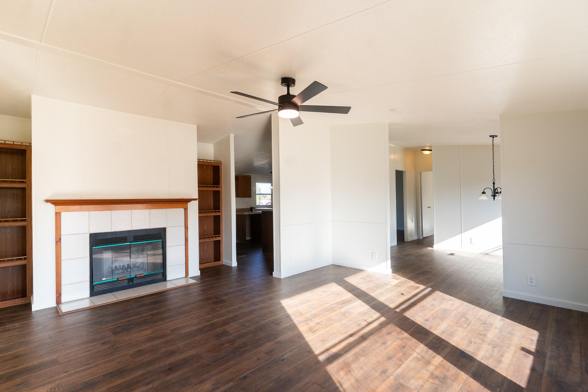 404 S Mill St, Flatonia, TX 78941