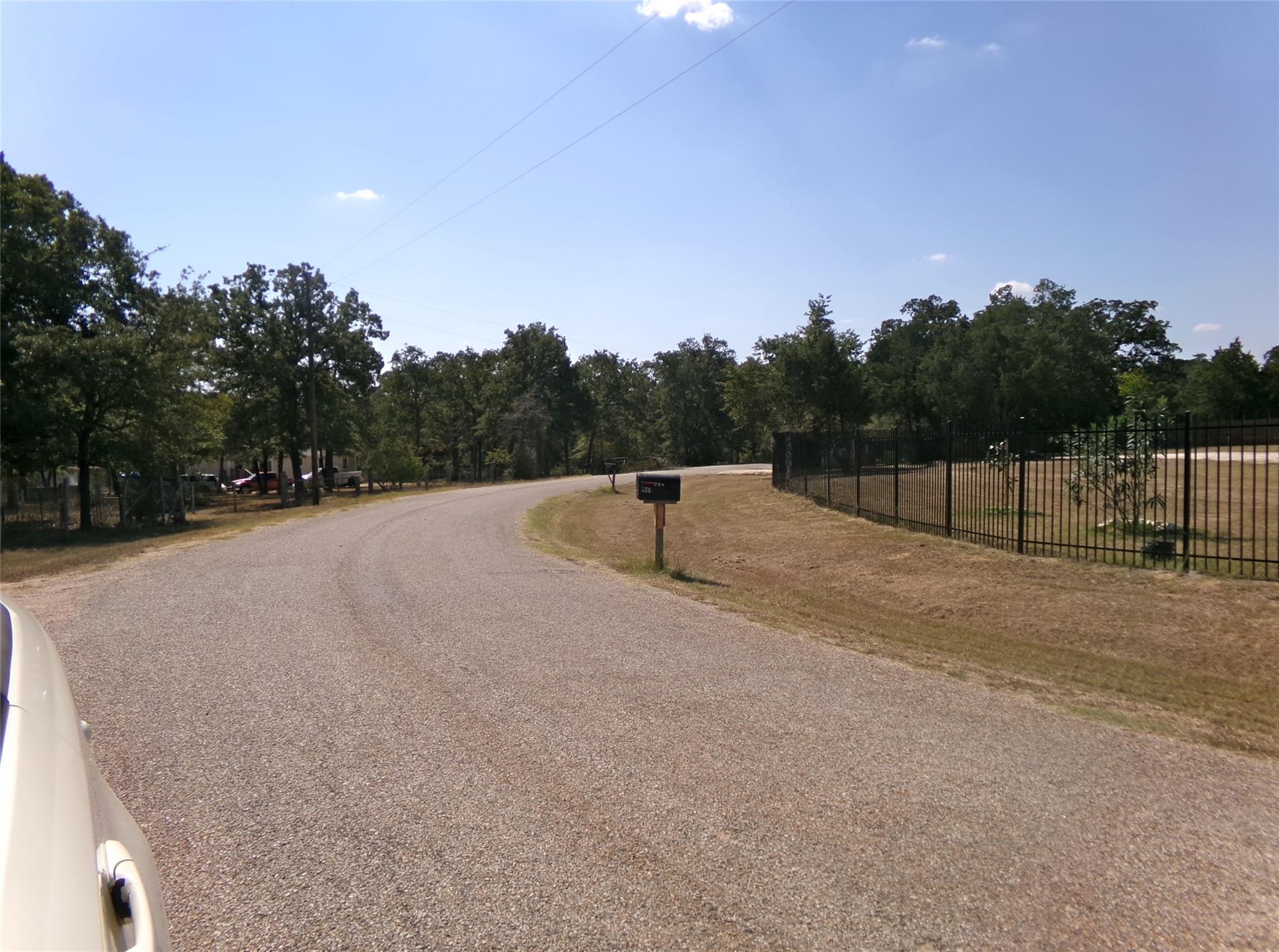 386 Hidden Oaks Dr, Elgin, TX 78621