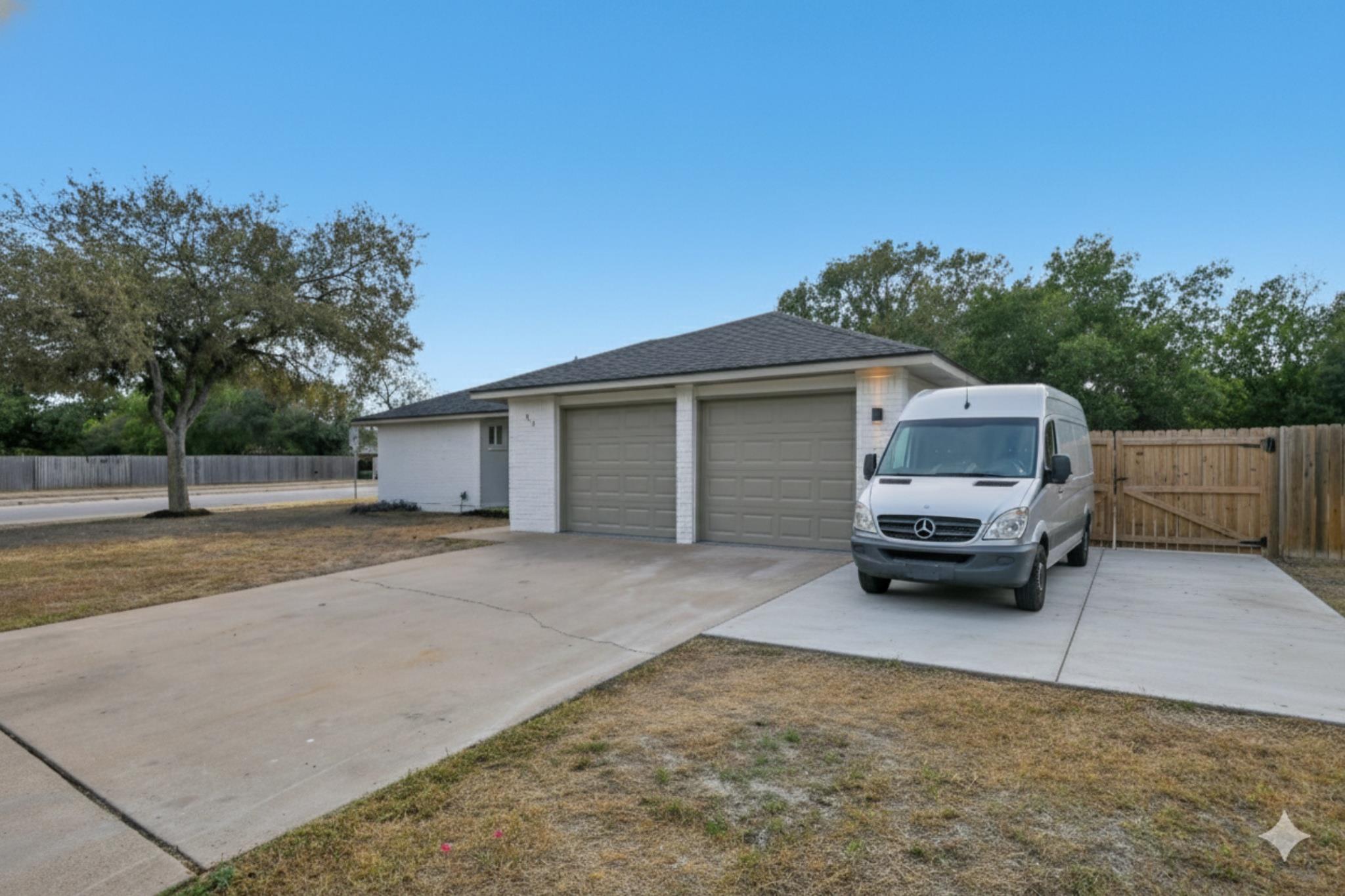 417 Oakridge Pass, Cedar Park, TX 78613