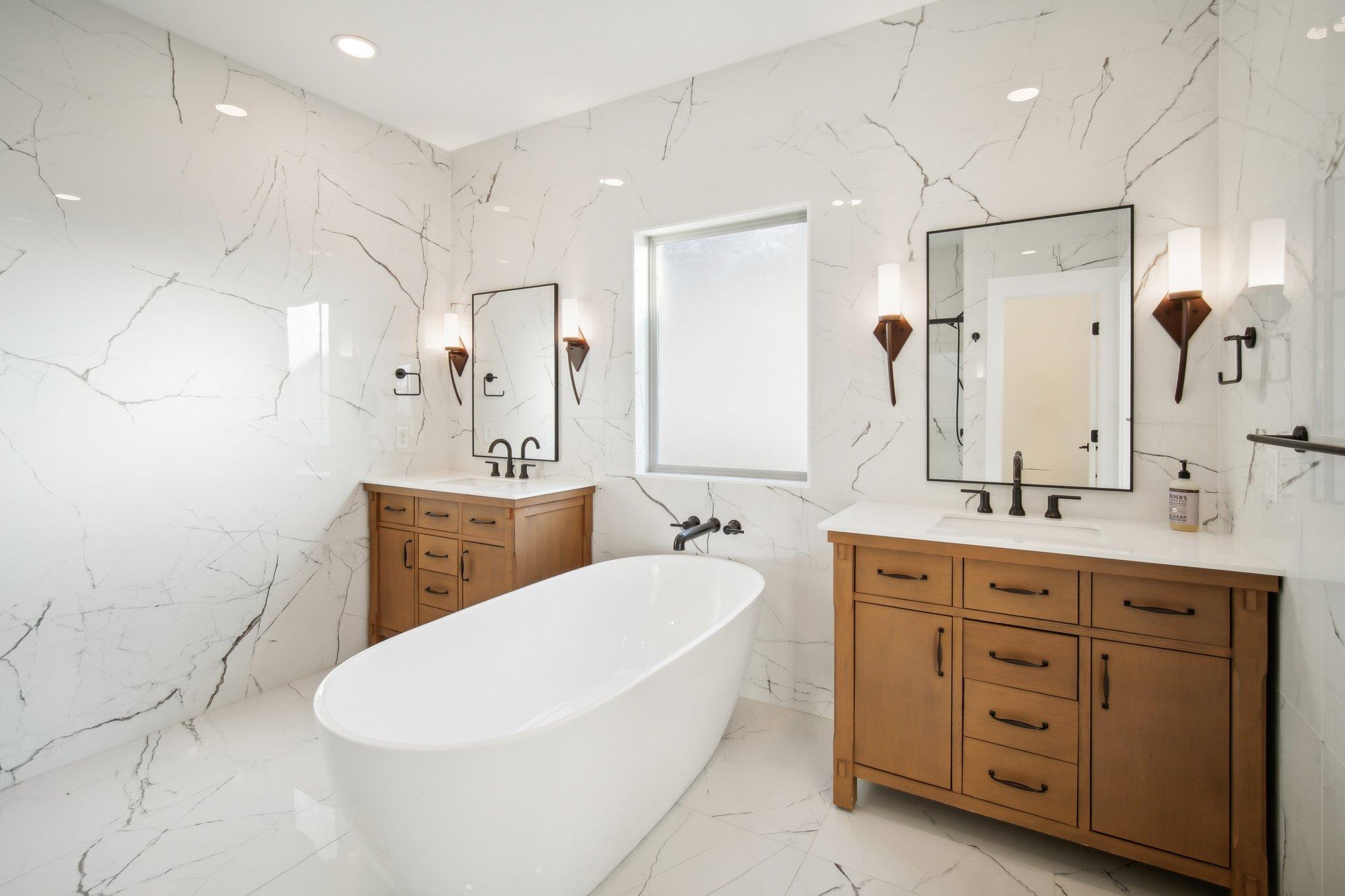 7409 Turnback Ledge Trl, Lago Vista, TX 78645