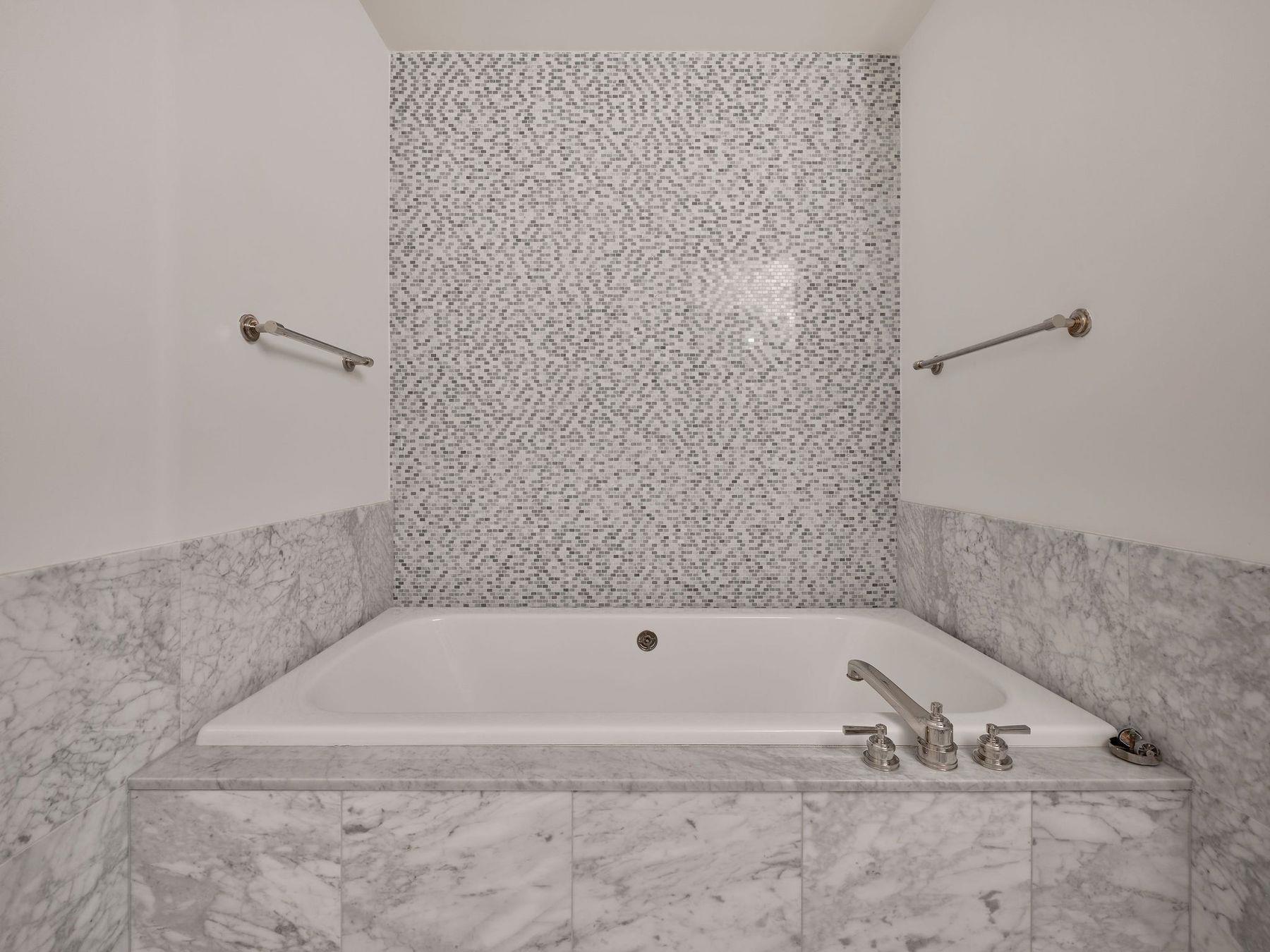 200 Congress Ave # 23C, Austin, TX 78701