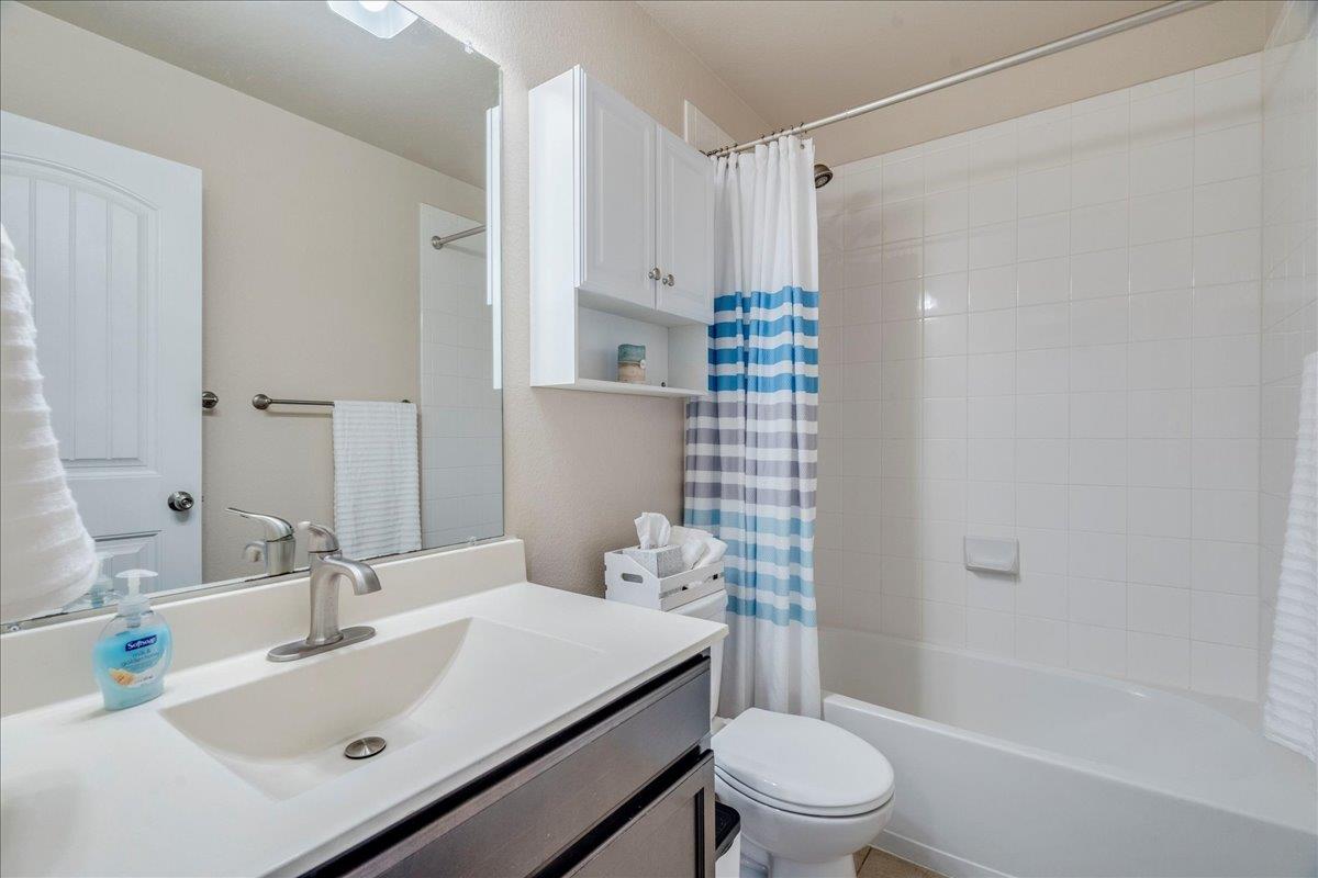 290 Dusky Thrush Dr, Kyle, TX 78640