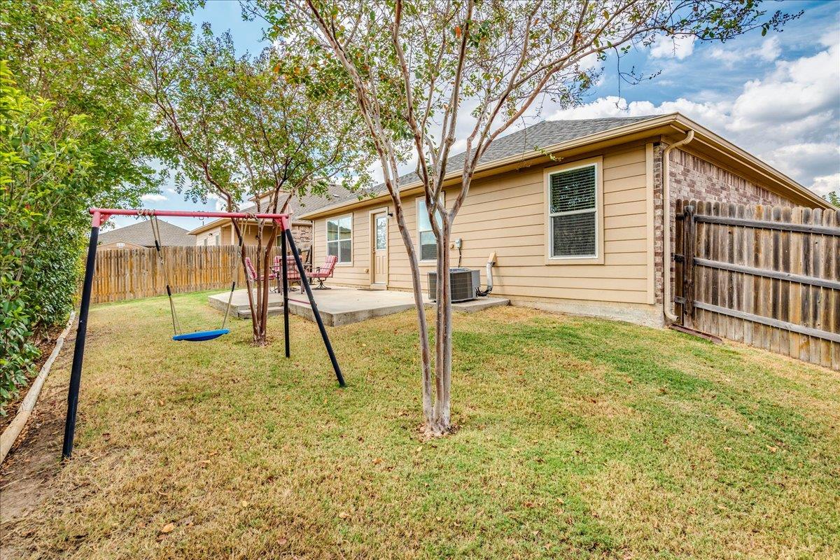 290 Dusky Thrush Dr, Kyle, TX 78640