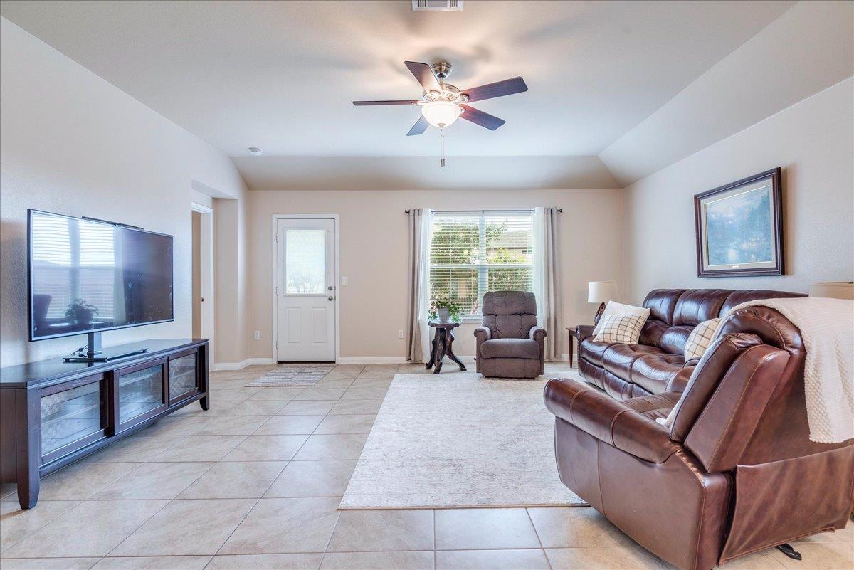 290 Dusky Thrush Dr, Kyle, TX 78640