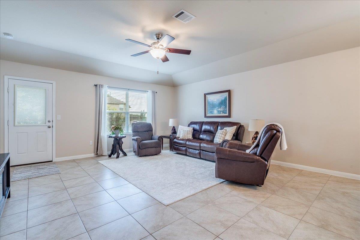 290 Dusky Thrush Dr, Kyle, TX 78640