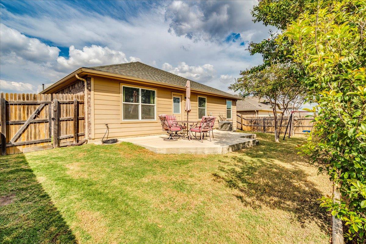 290 Dusky Thrush Dr, Kyle, TX 78640