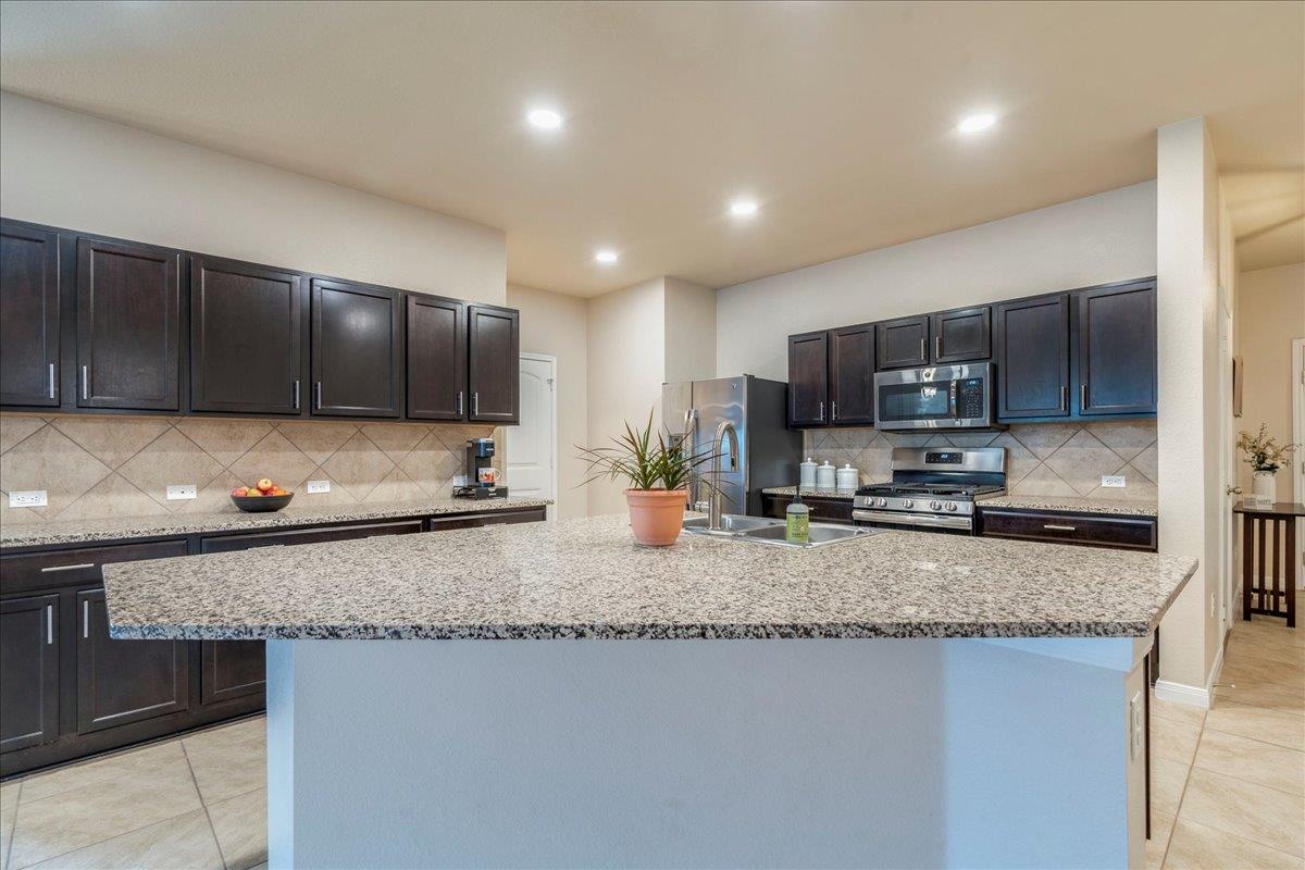 290 Dusky Thrush Dr, Kyle, TX 78640