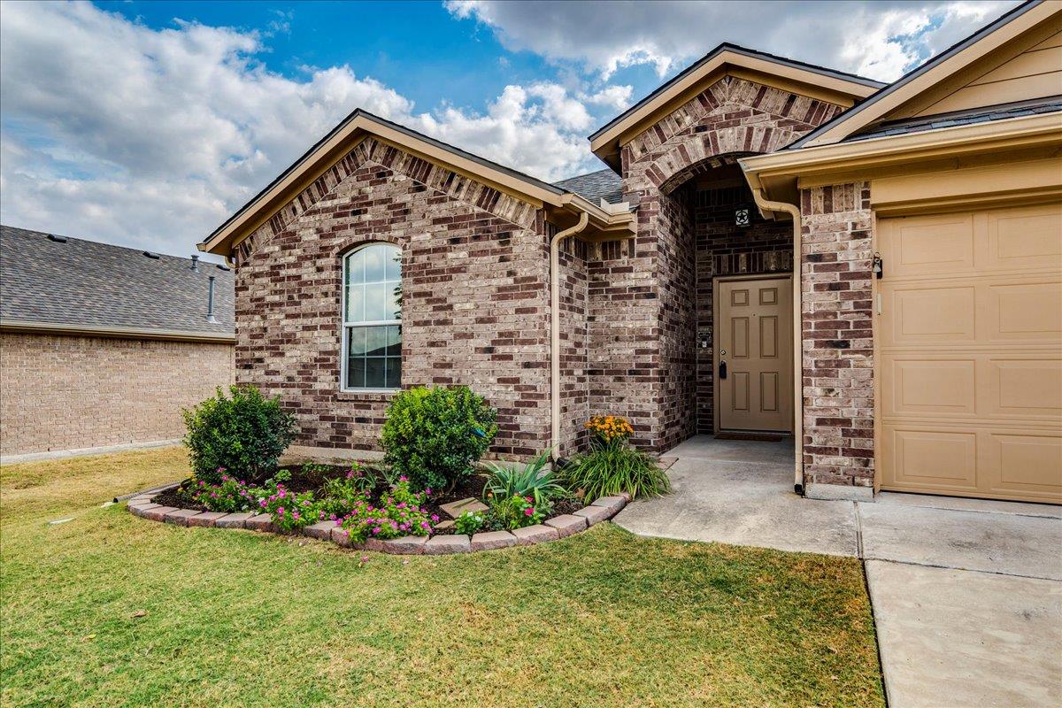 290 Dusky Thrush Dr, Kyle, TX 78640