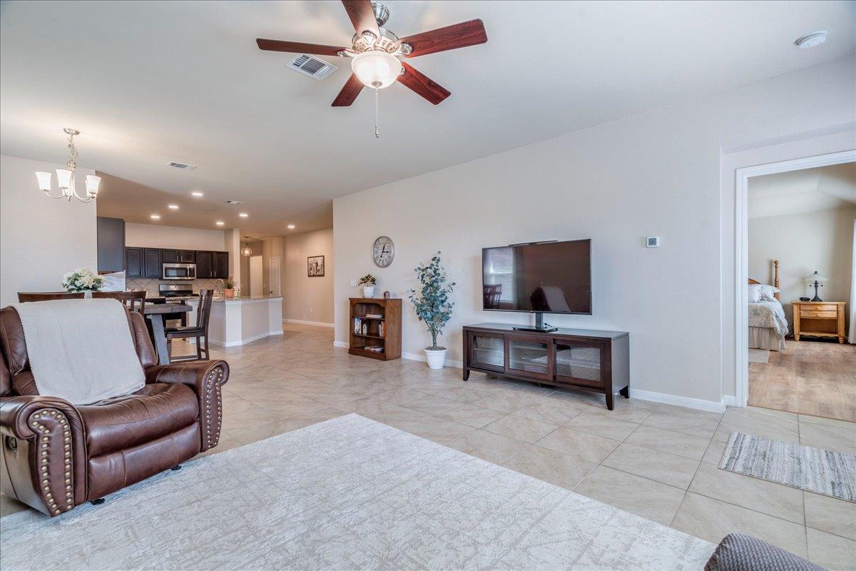 290 Dusky Thrush Dr, Kyle, TX 78640