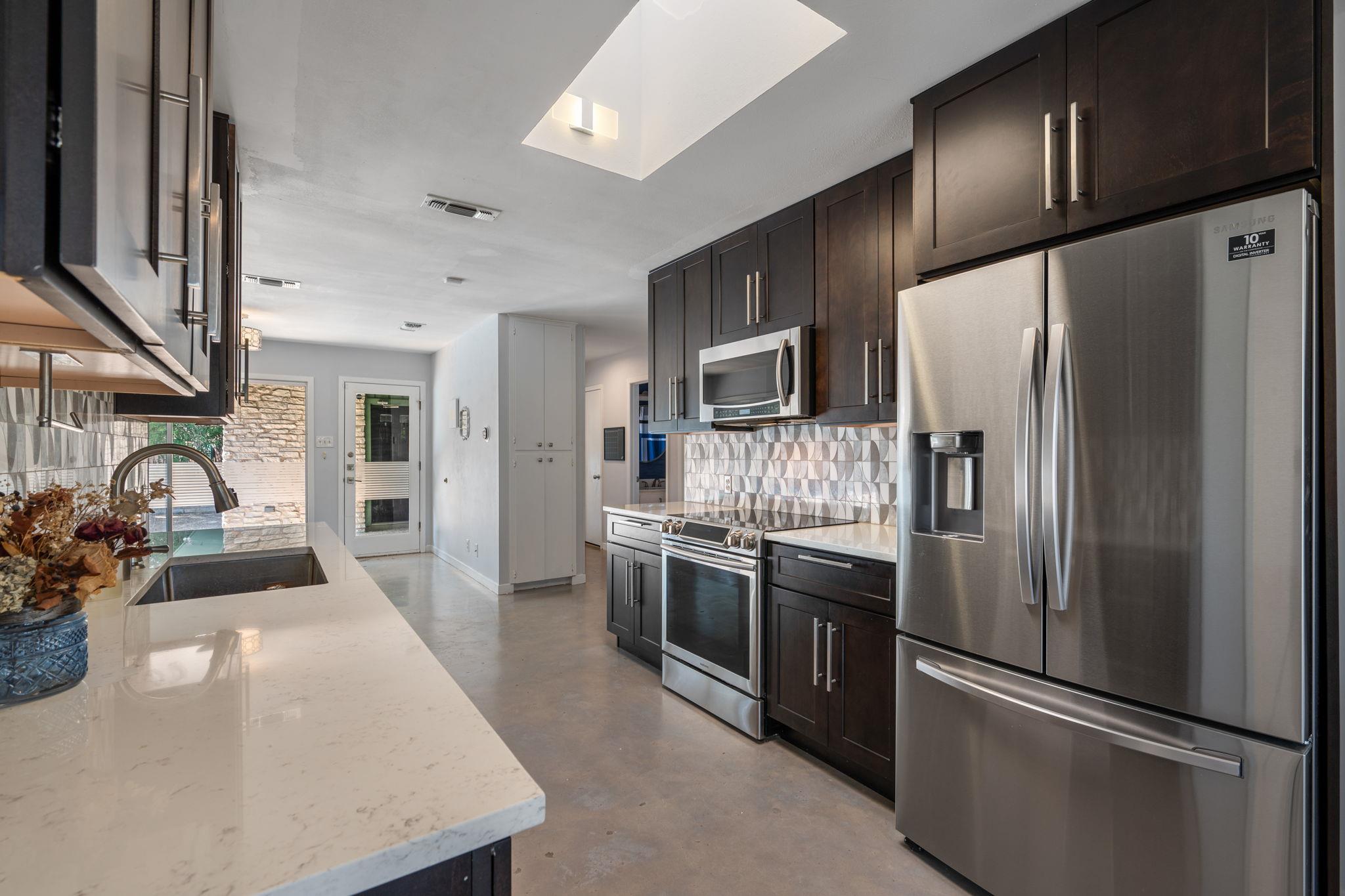 701 Dragon, Lakeway, TX 78734