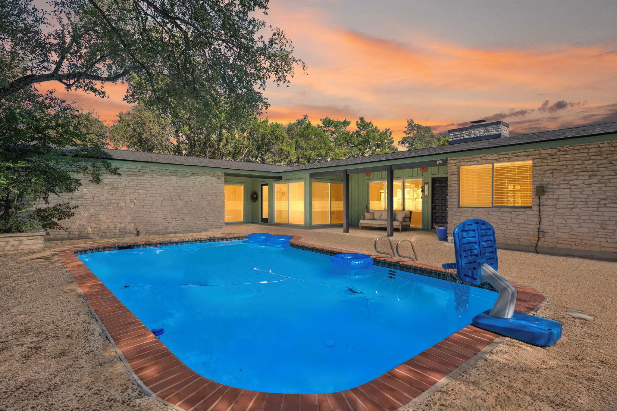 701 Dragon, Lakeway, TX 78734