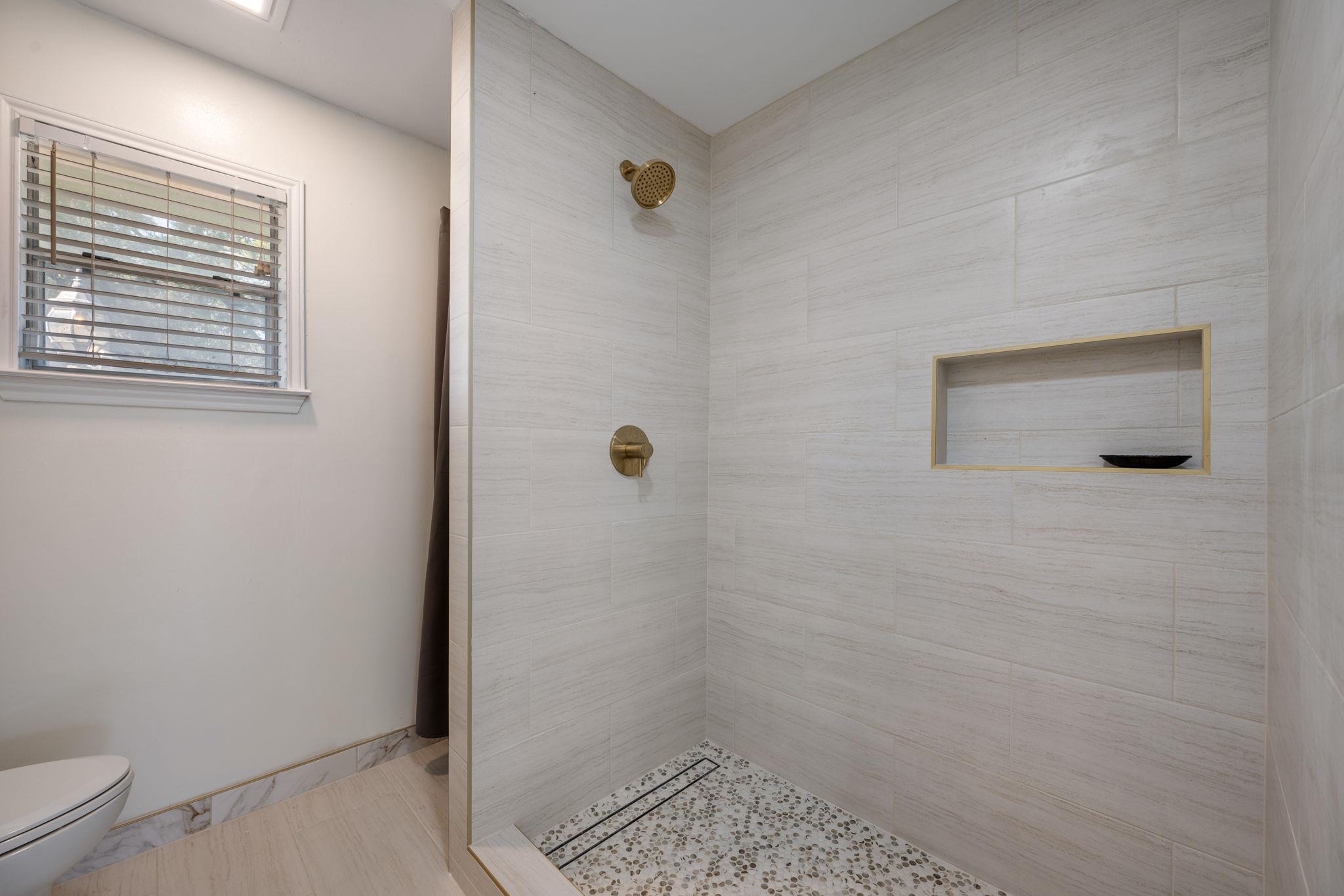 701 Dragon, Lakeway, TX 78734