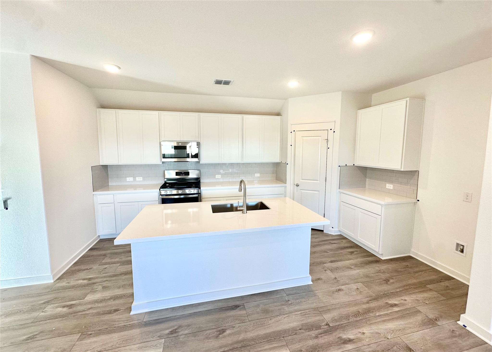 215 Bellie Ln, Kyle, TX 78640