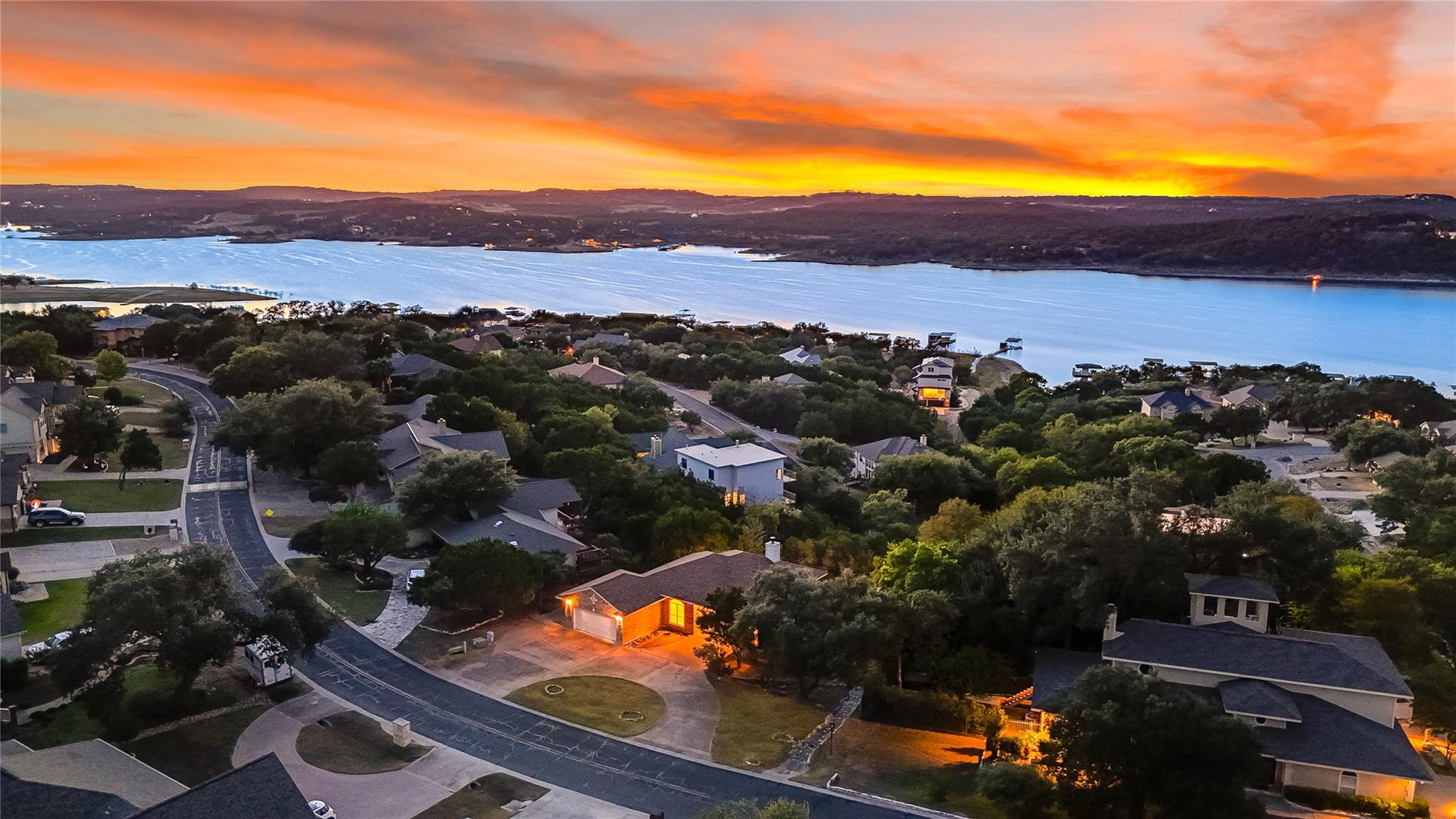 18906 Venture Dr, Point Venture, TX 78645