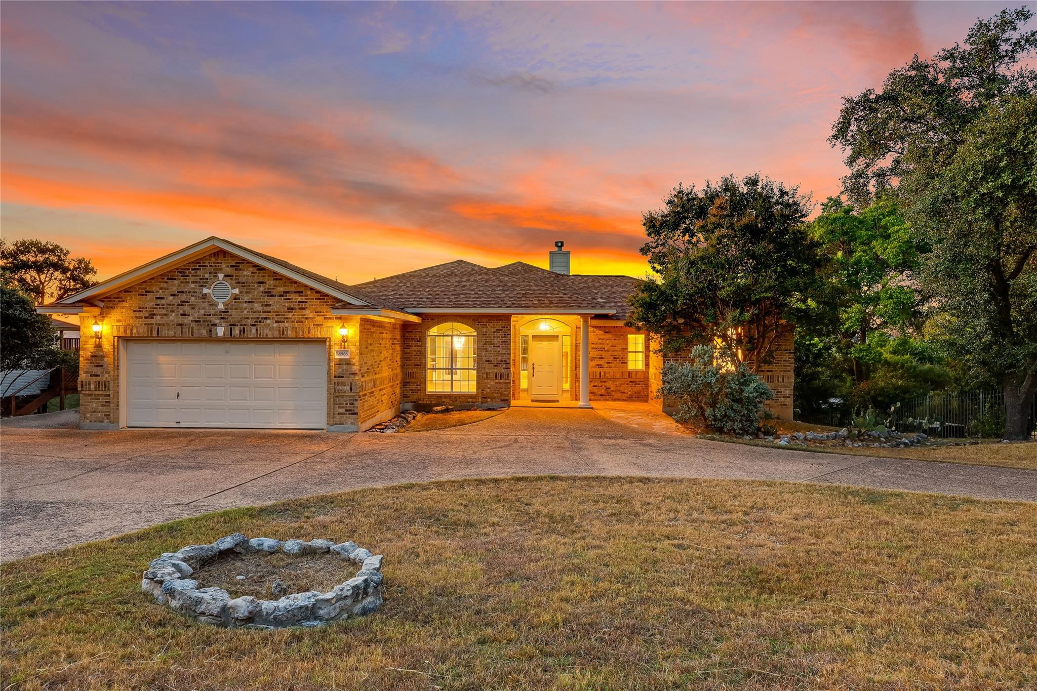 18906 Venture Dr, Point Venture, TX 78645