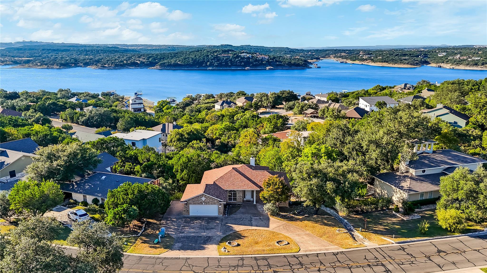 18906 Venture Dr, Point Venture, TX 78645