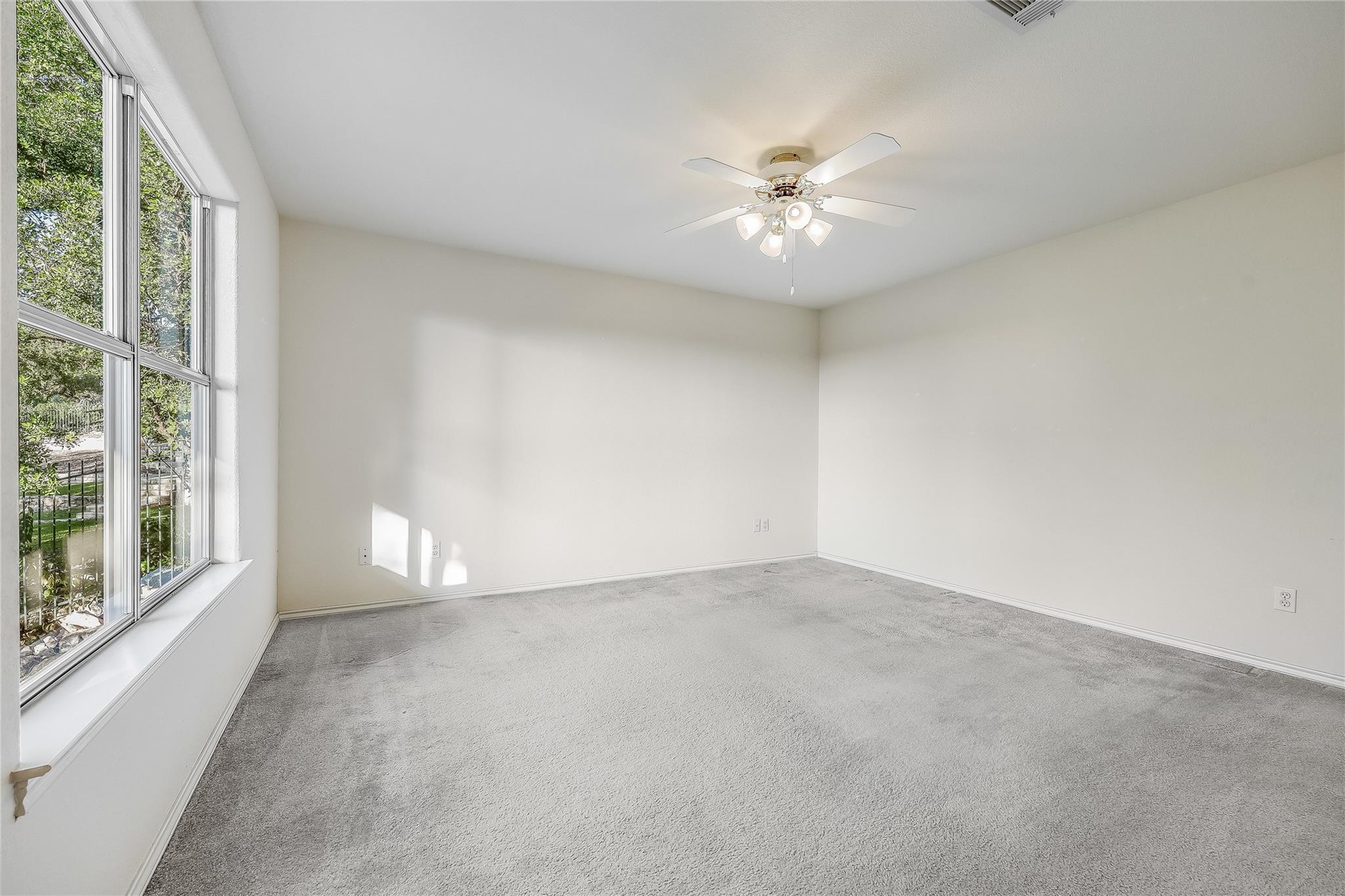 18906 Venture Dr, Point Venture, TX 78645