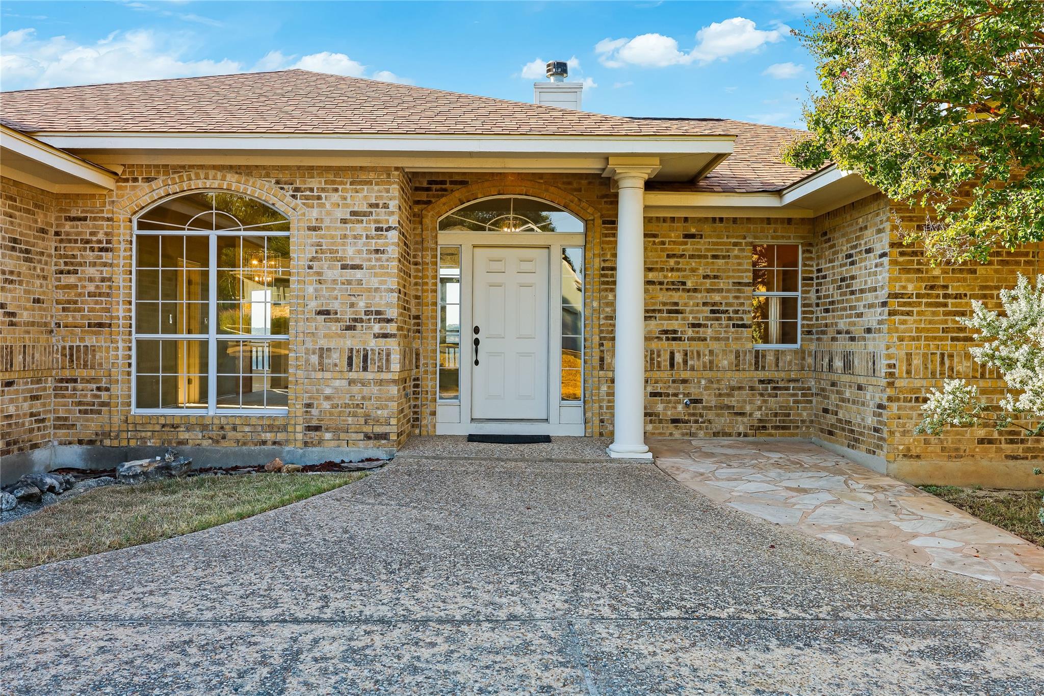 18906 Venture Dr, Point Venture, TX 78645