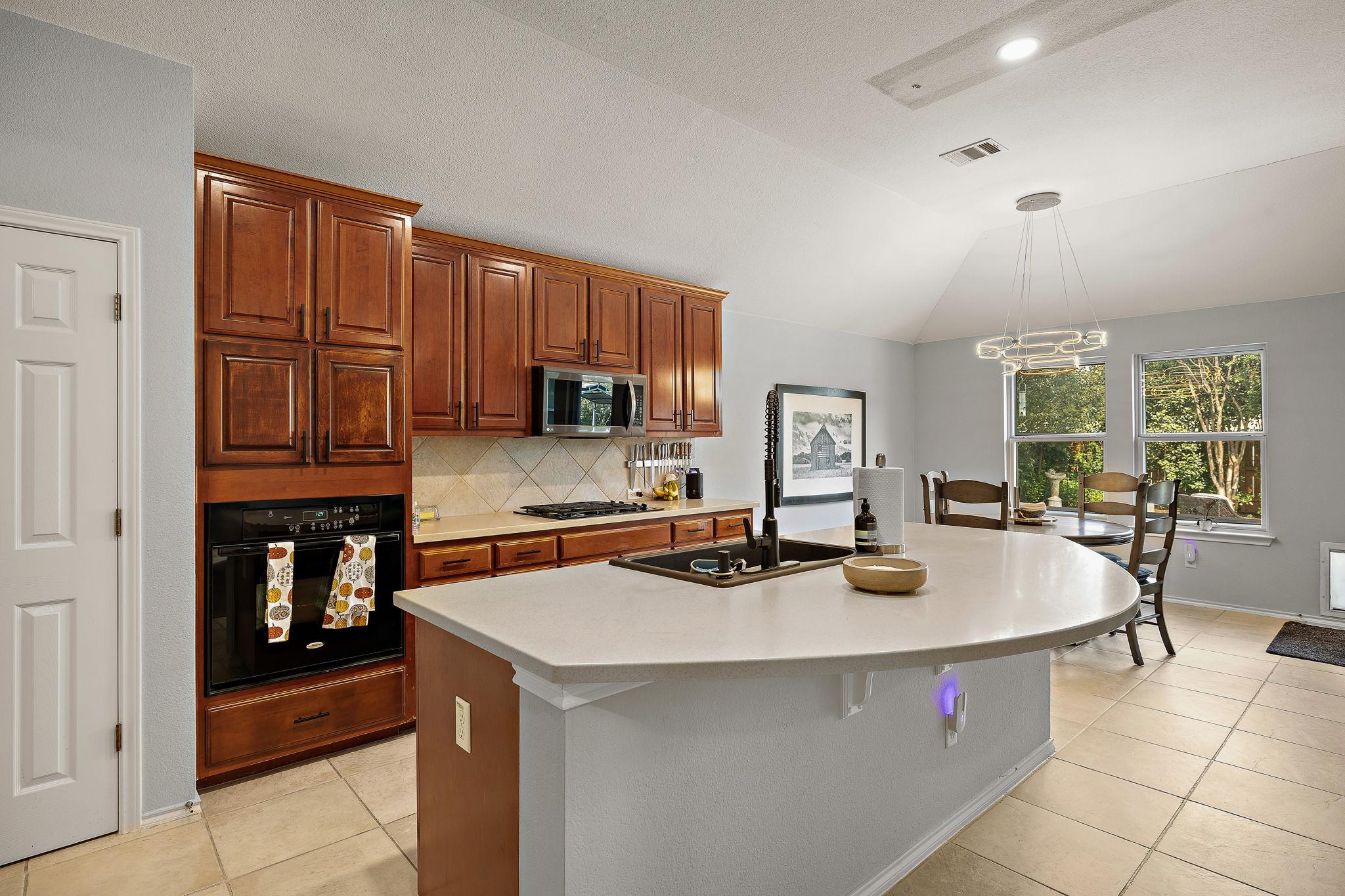 2012 Foothills, Leander, TX 78641