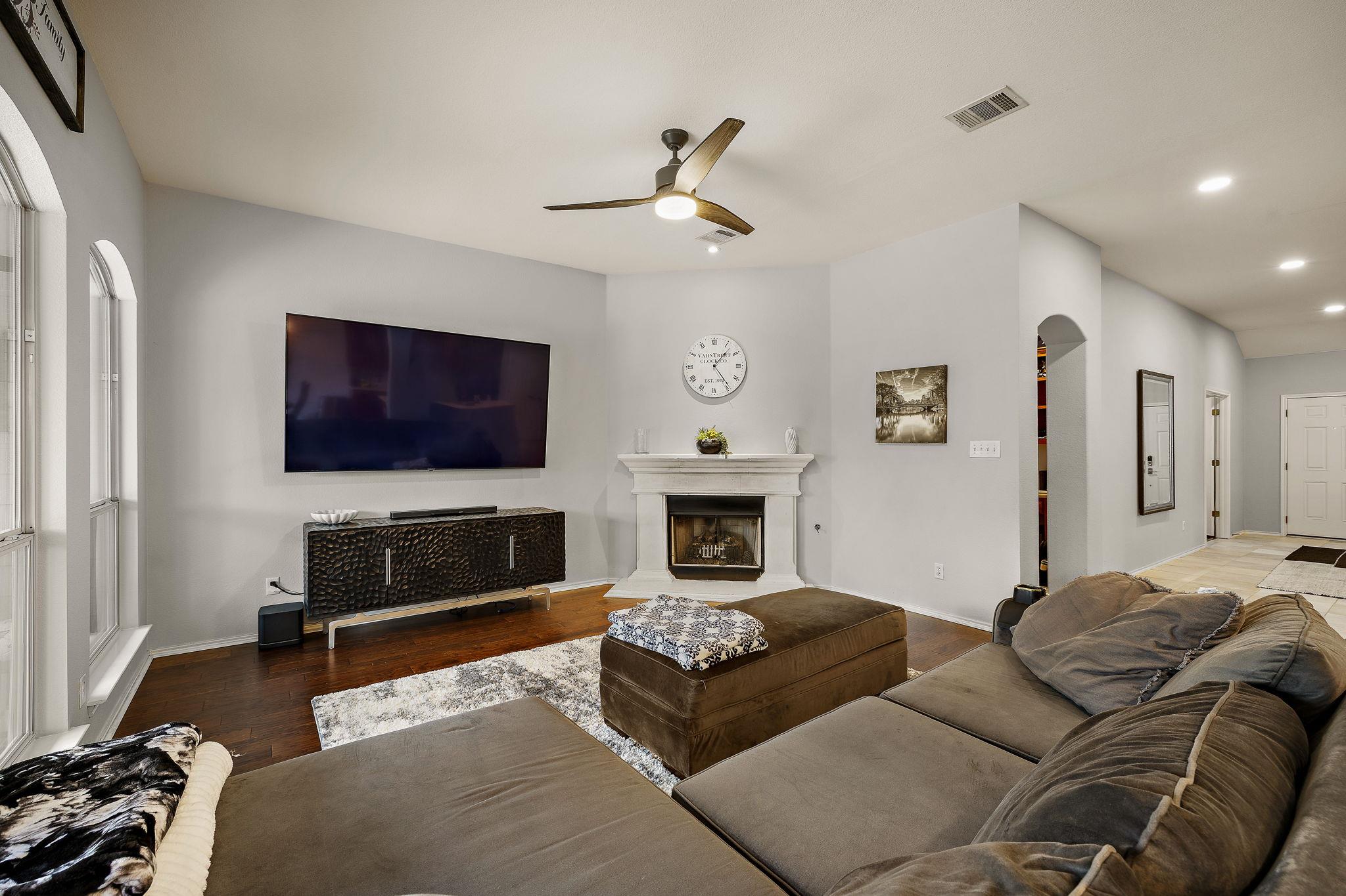 2012 Foothills, Leander, TX 78641