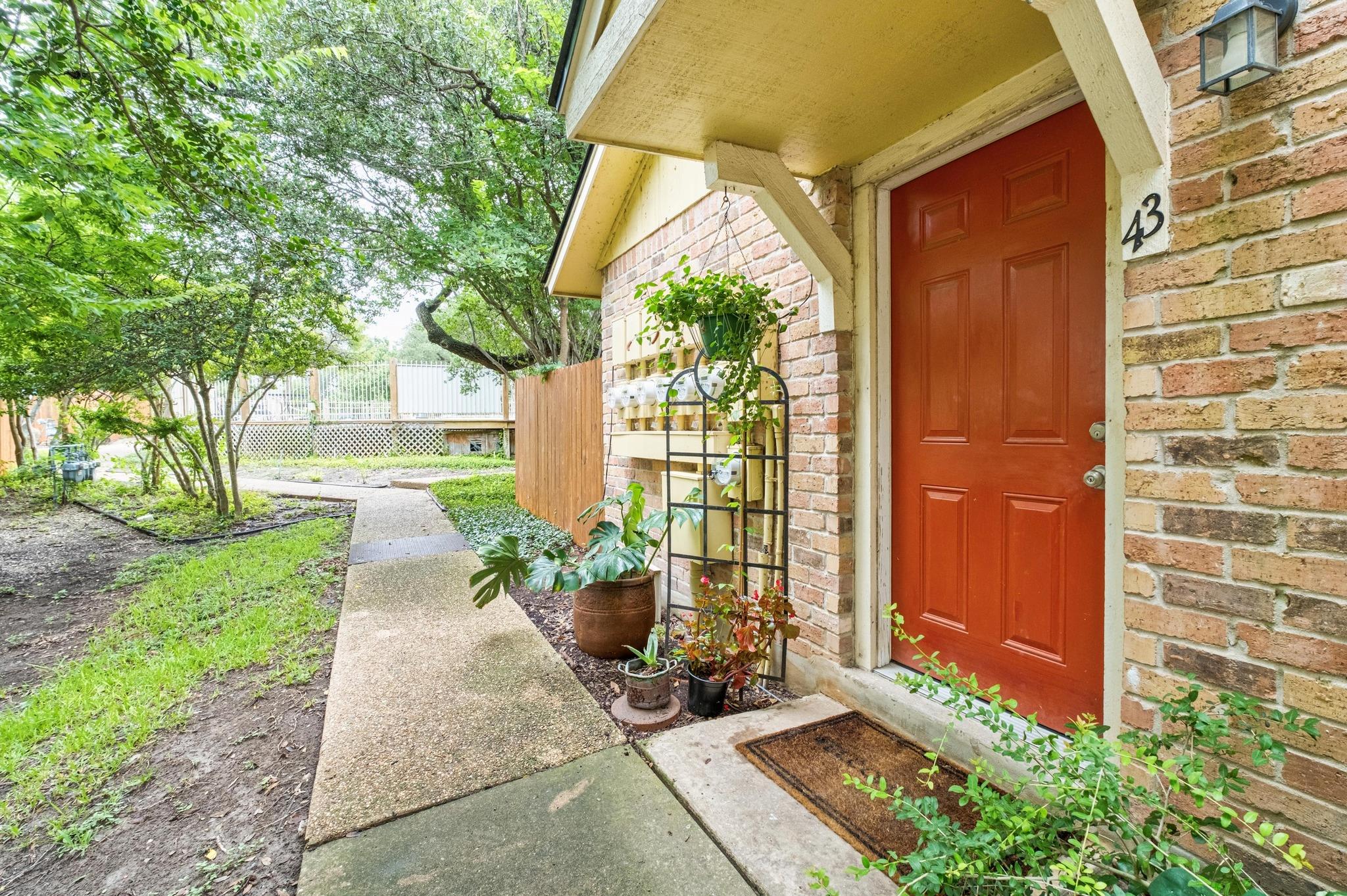 11901 Swearingen Dr # 43-I, Austin, TX 78758