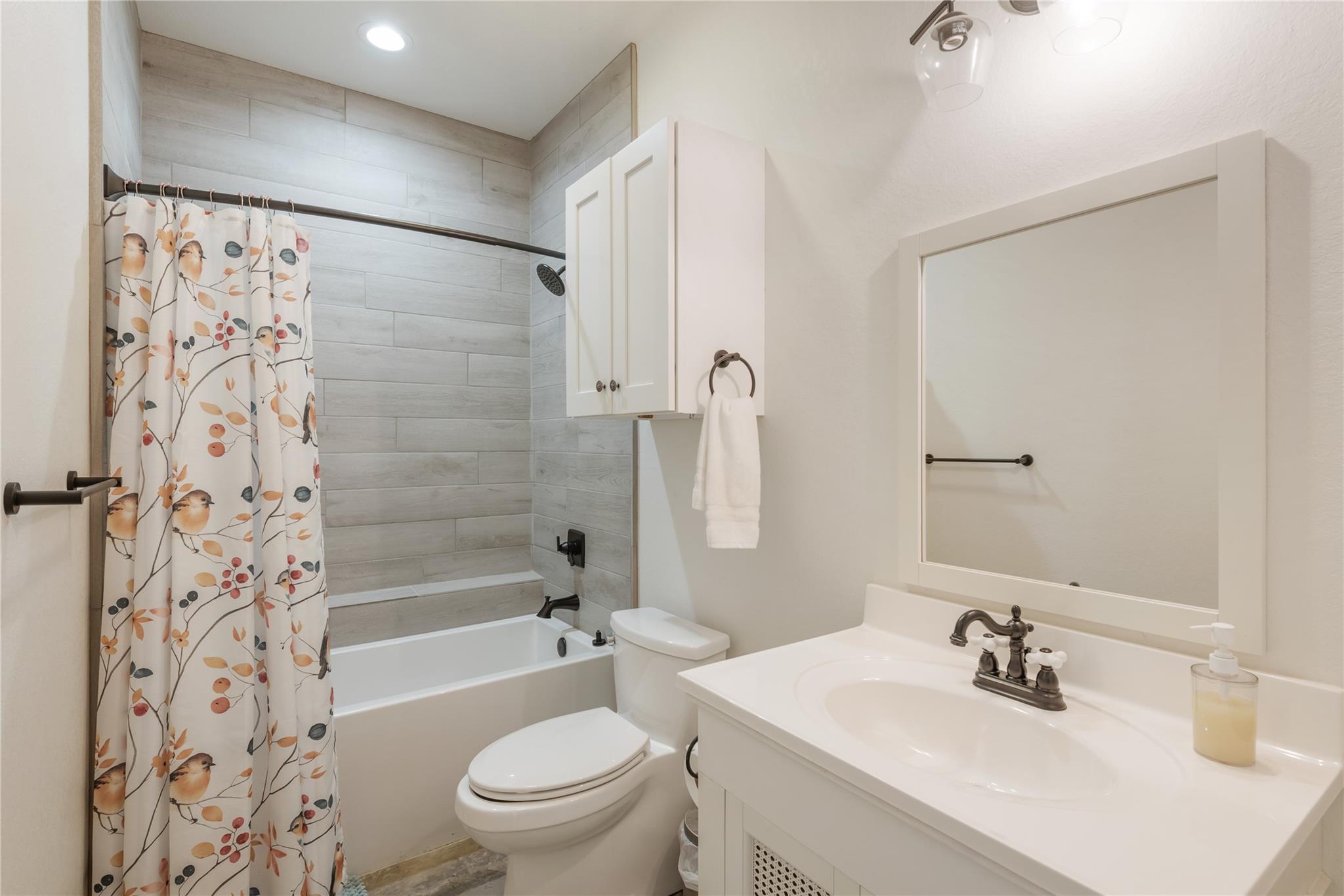 928 Bendele Rd, Johnson City, TX 78636