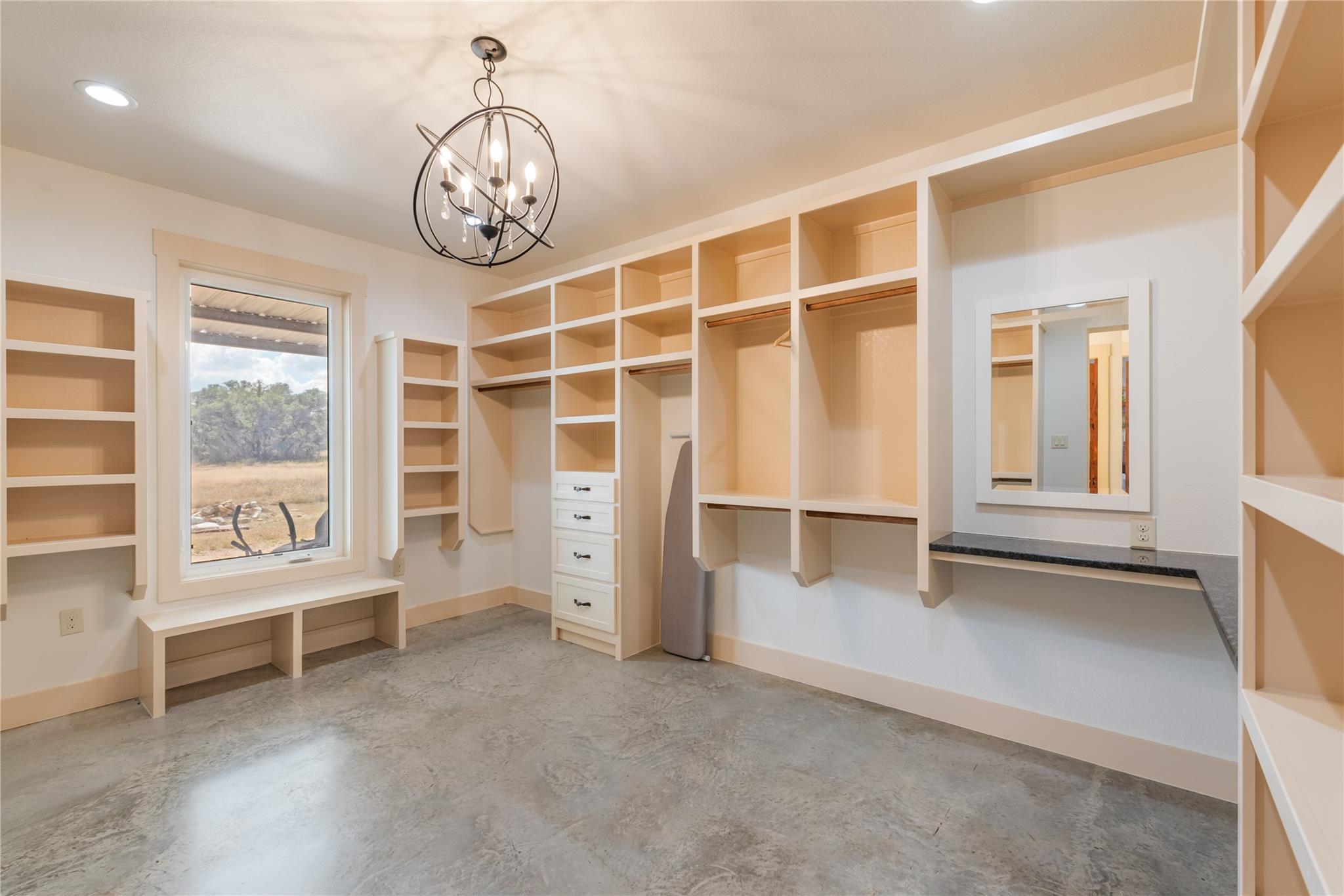 928 Bendele Rd, Johnson City, TX 78636