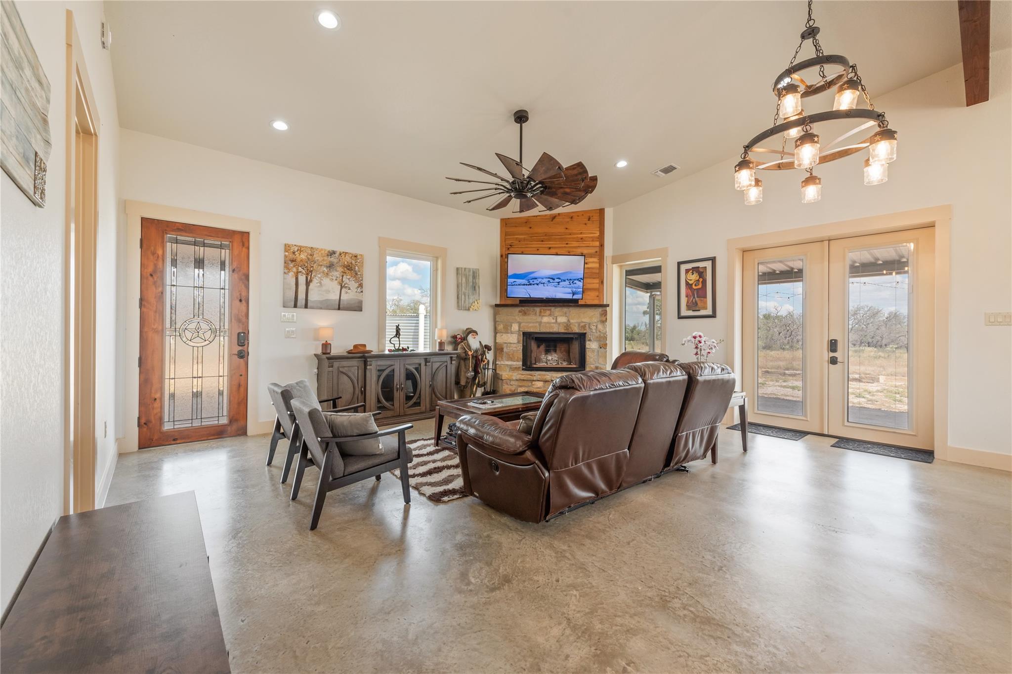 928 Bendele Rd, Johnson City, TX 78636