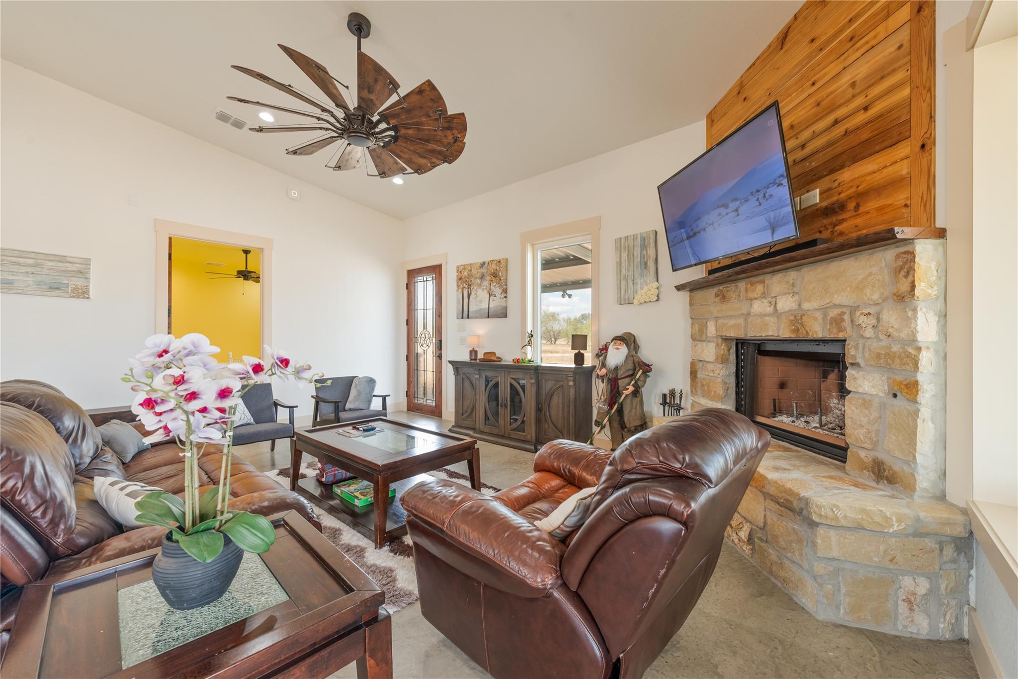 928 Bendele Rd, Johnson City, TX 78636